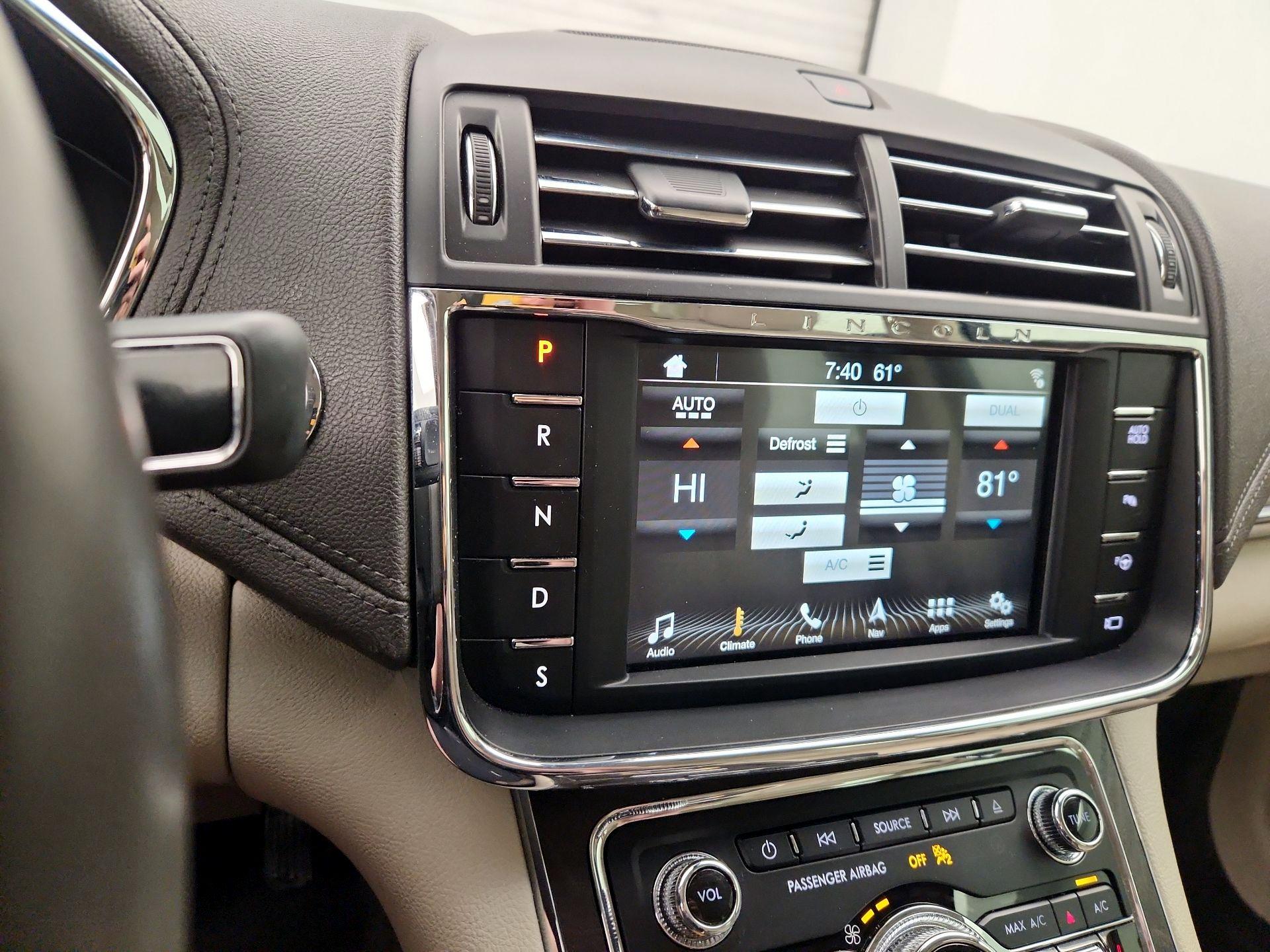 Thumbnail: 2017 Lincoln Continental - 17