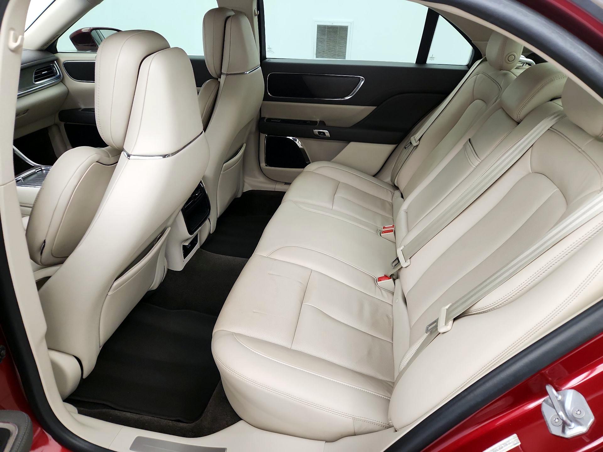 Thumbnail: 2017 Lincoln Continental - 19