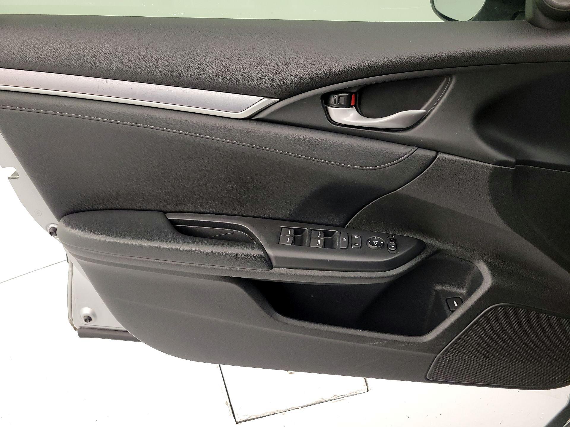 Thumbnail: 2016 Honda Civic - 12