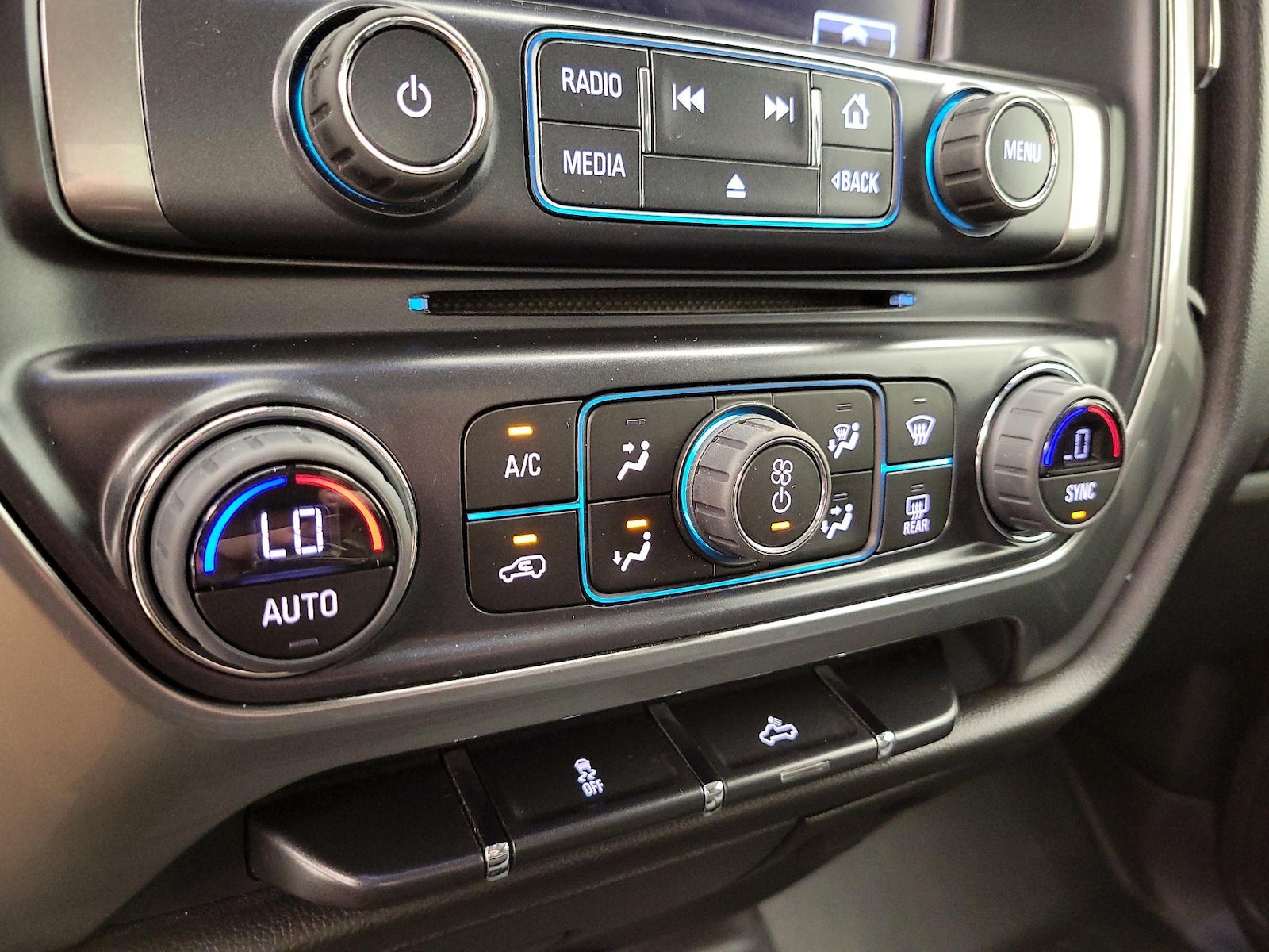 2017 Chevrolet Silverado 1500 LT - Photo 17
