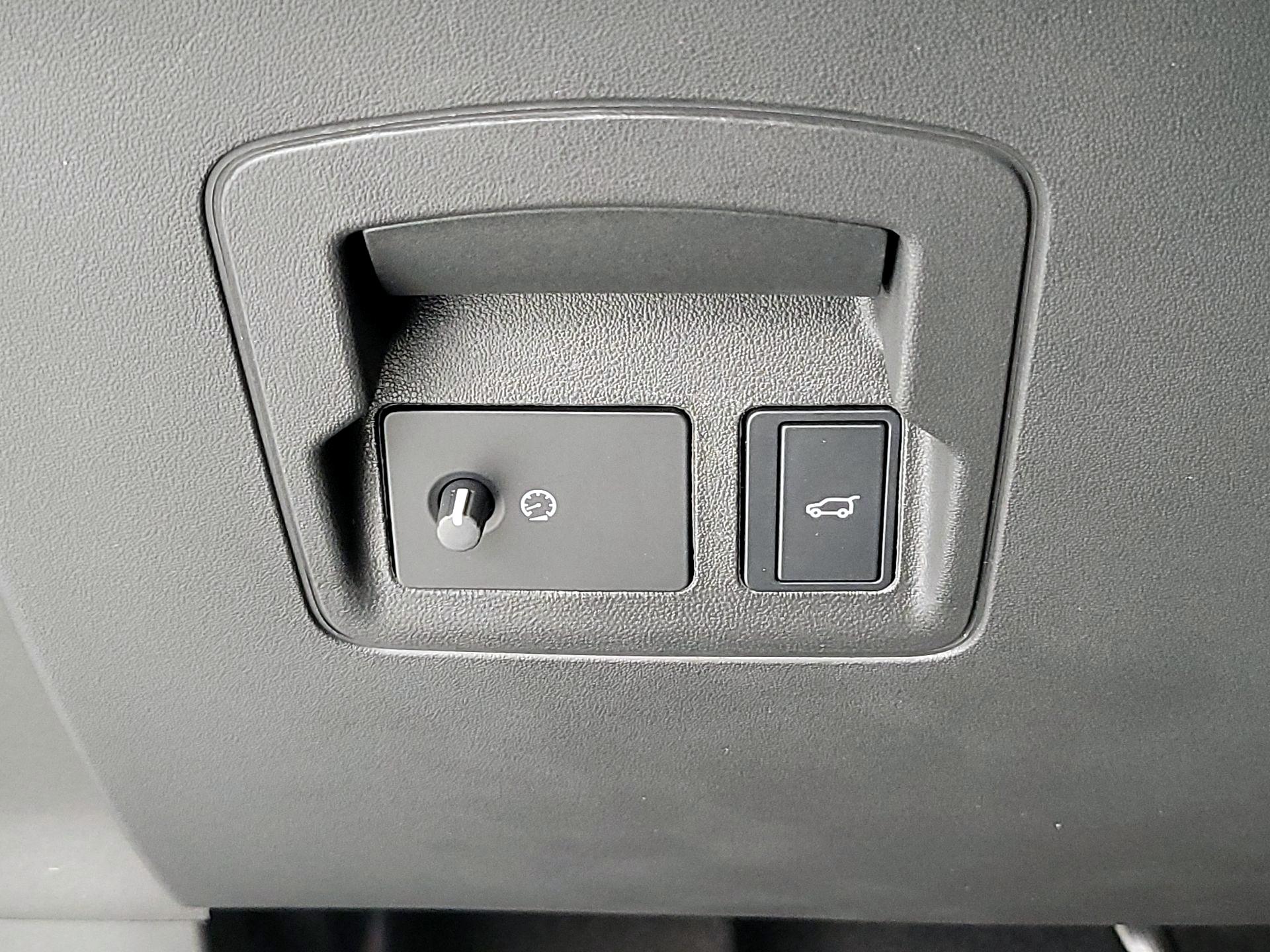 Thumbnail: 2025 Land Rover Range Rover Velar - 13