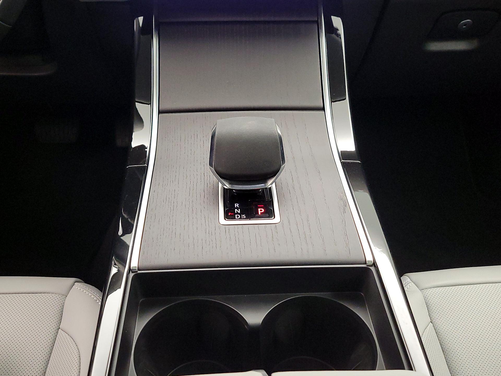 Thumbnail: 2025 Land Rover Range Rover Velar - 18