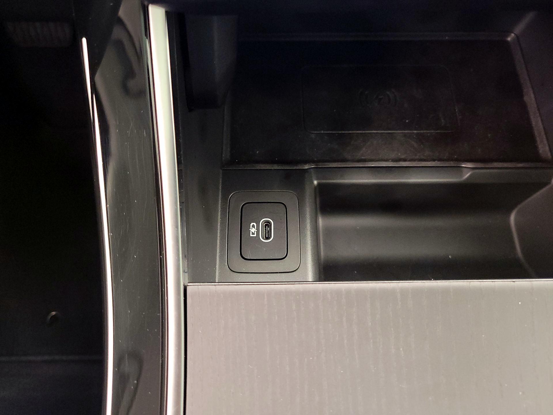 Thumbnail: 2025 Land Rover Range Rover Velar - 19