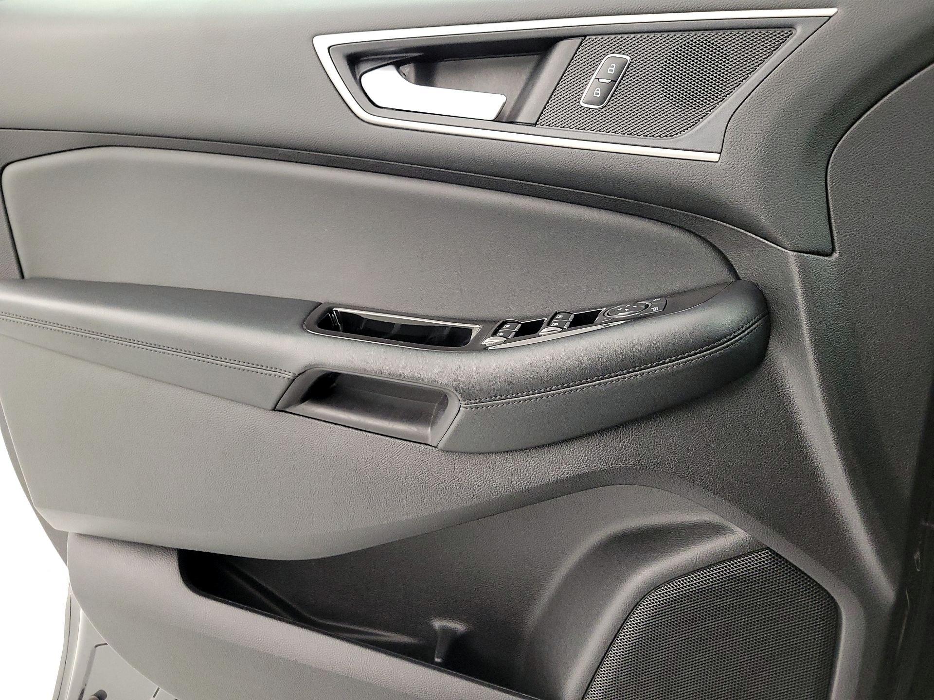 Thumbnail: 2020 Ford Edge - 12