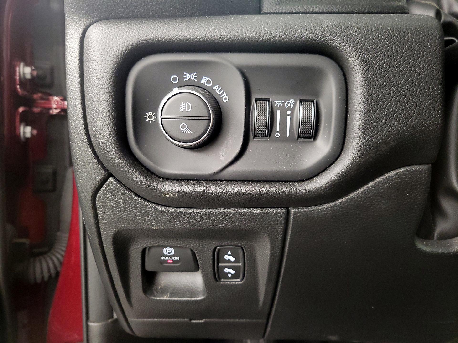 Thumbnail: 2025 RAM 1500 - 13