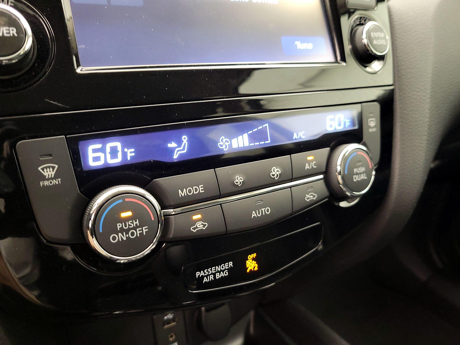 Thumbnail: 2015 Nissan Rogue - 17