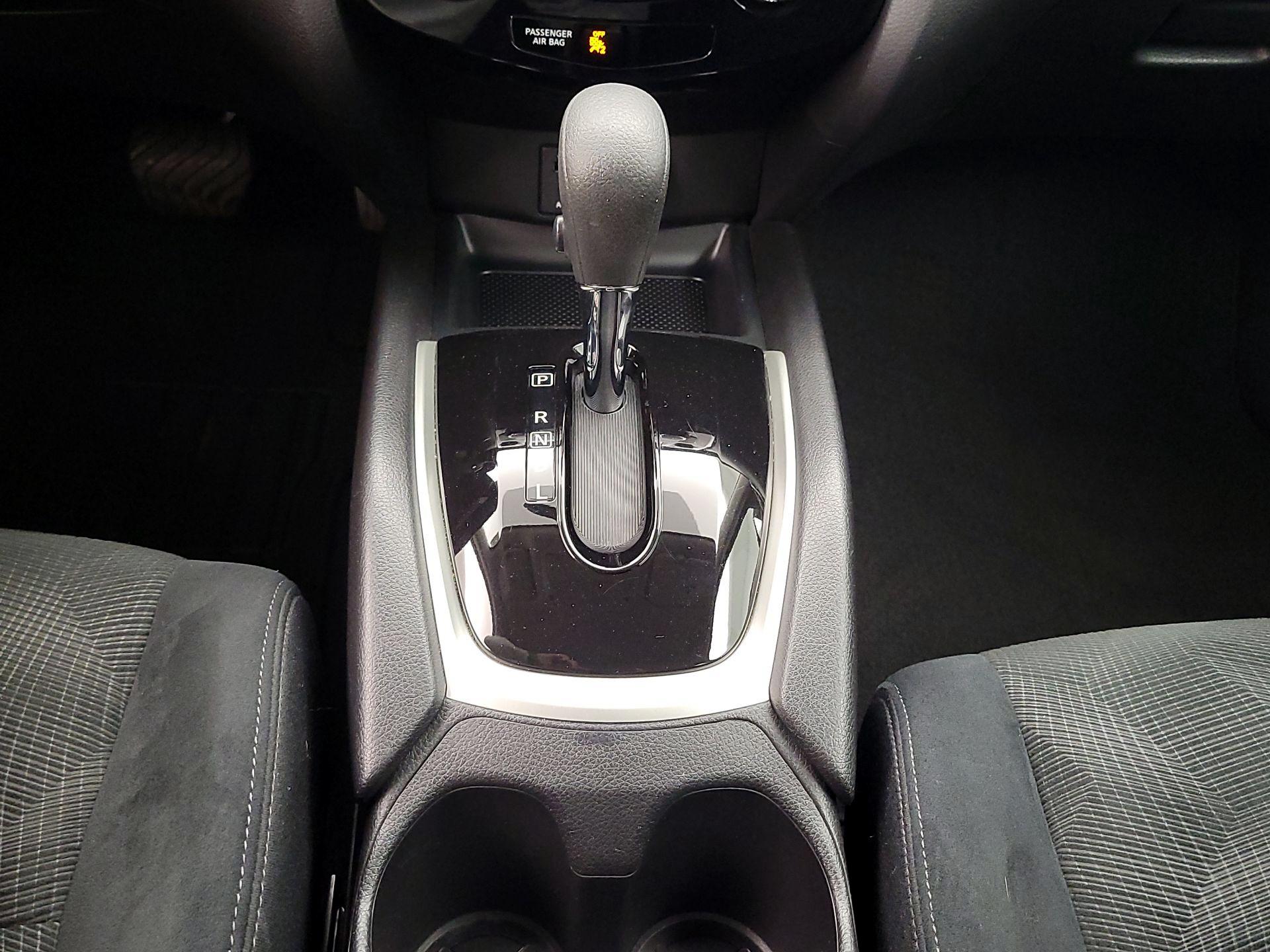 Thumbnail: 2015 Nissan Rogue - 18