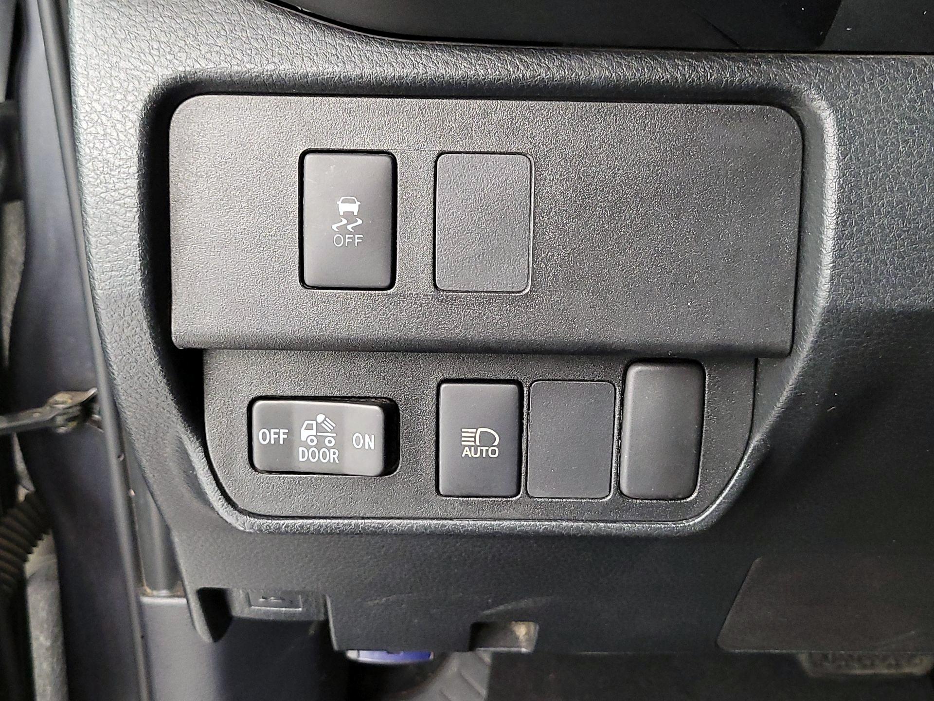 Thumbnail: 2021 Toyota Tacoma - 13