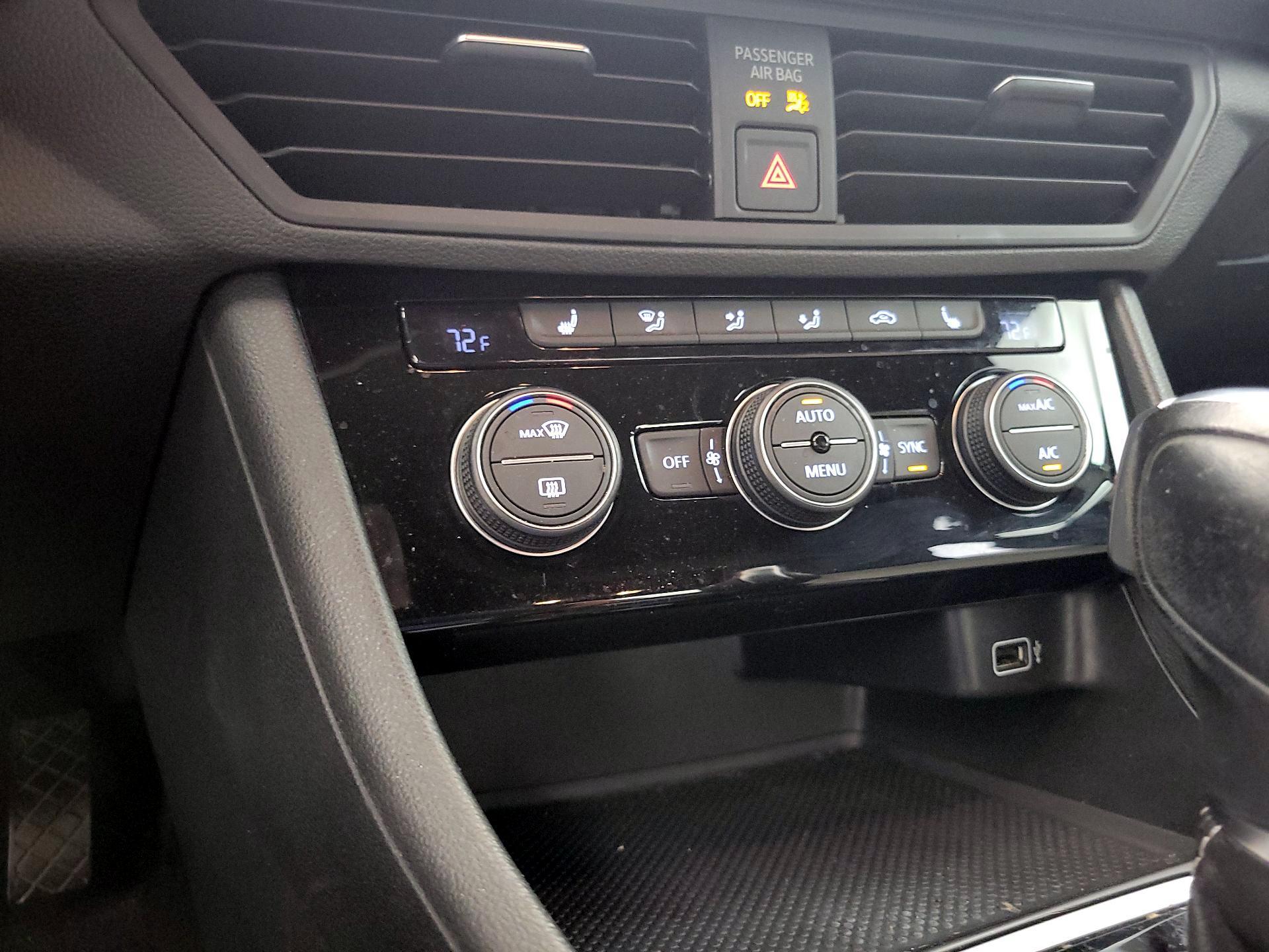 Thumbnail: 2019 Volkswagen Jetta - 16