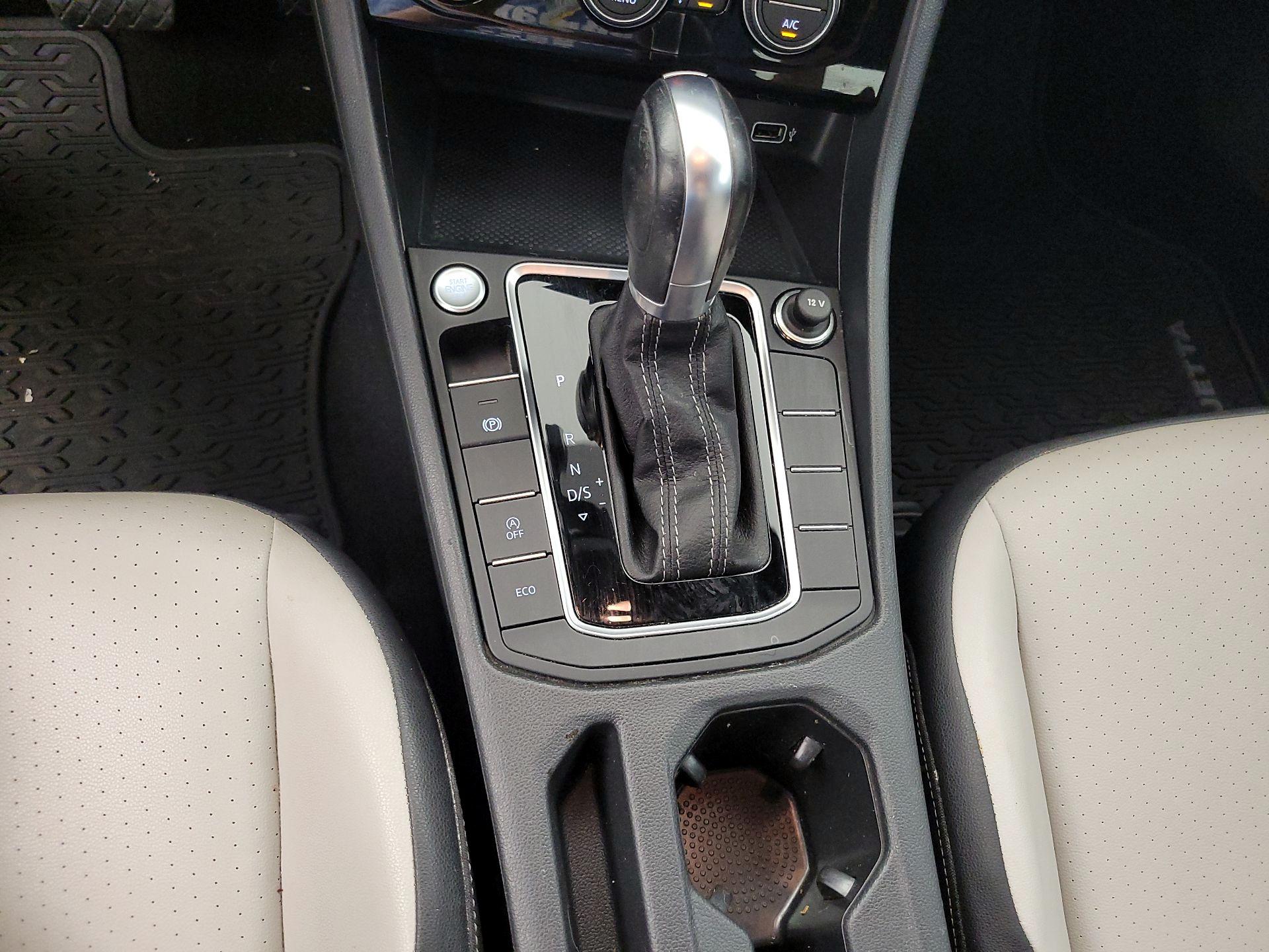 Thumbnail: 2019 Volkswagen Jetta - 17