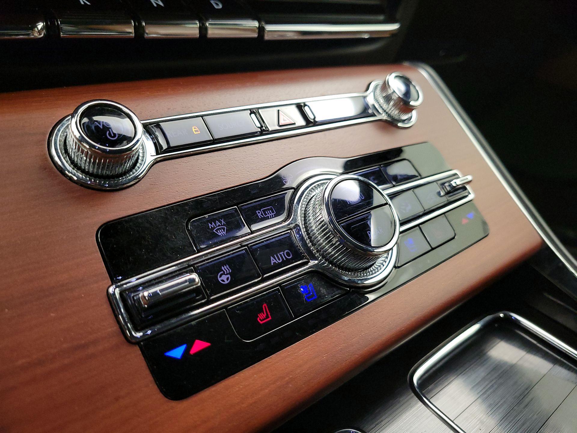 Thumbnail: 2022 Lincoln Aviator - 17