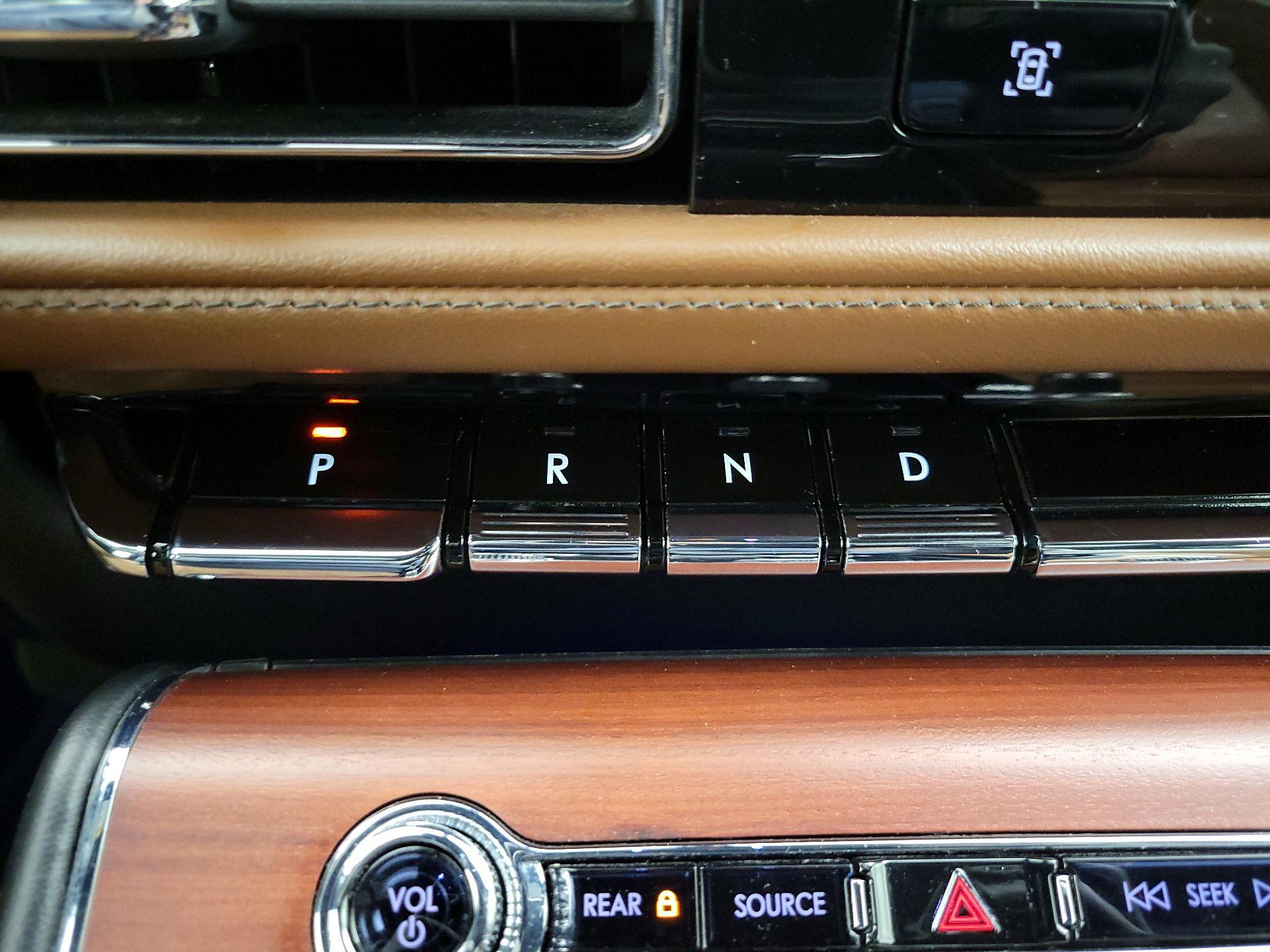 Thumbnail: 2022 Lincoln Aviator - 18