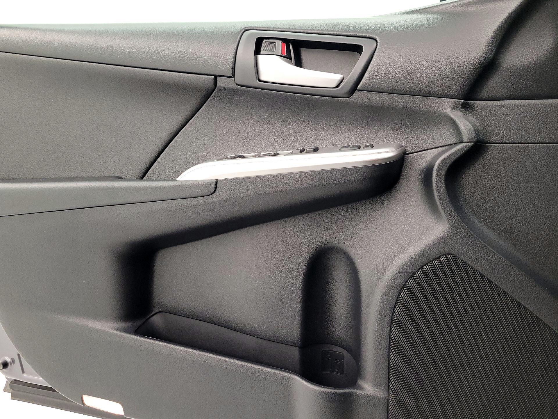 Thumbnail: 2014 Toyota Camry - 12