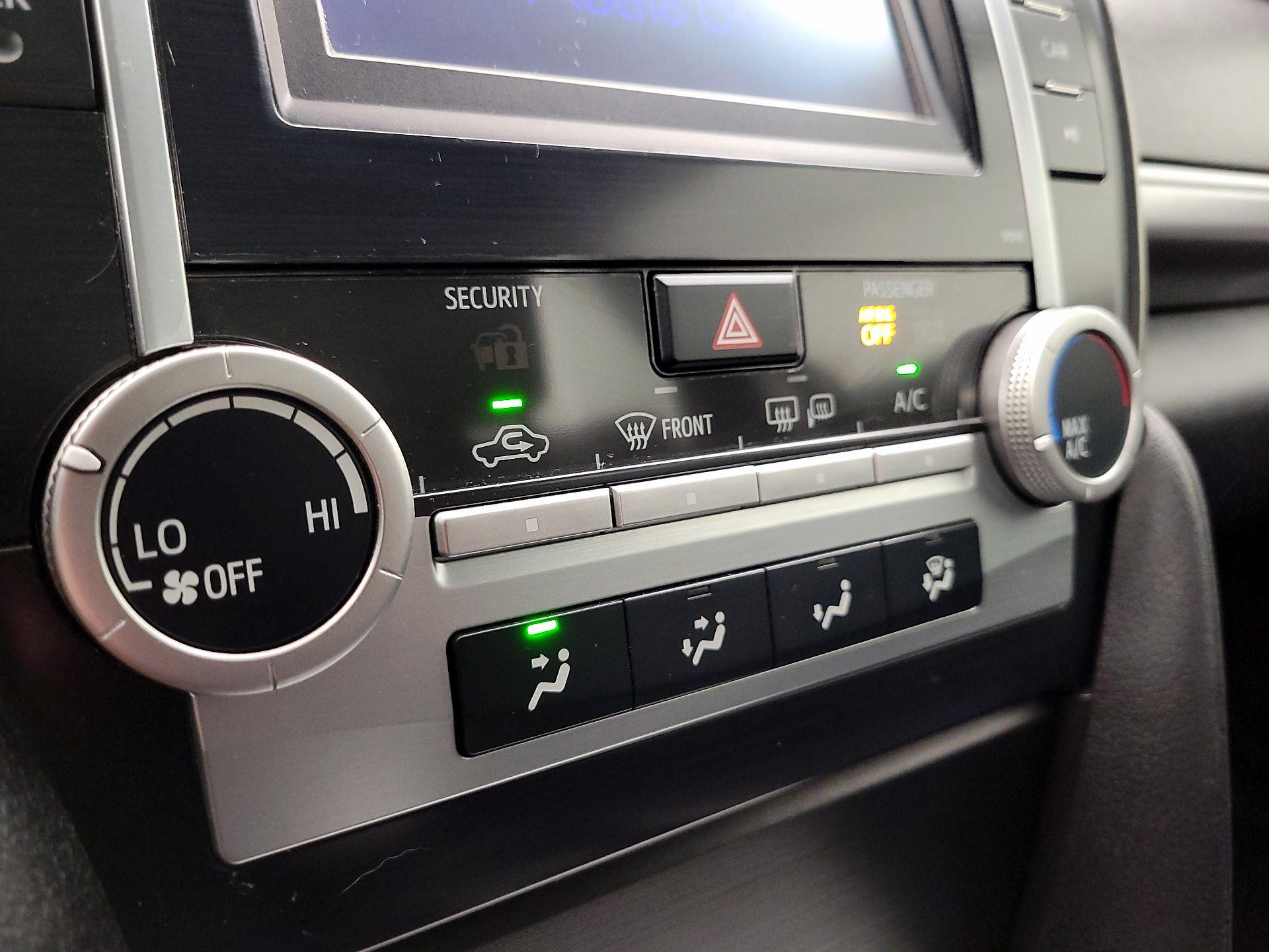 Thumbnail: 2014 Toyota Camry - 15