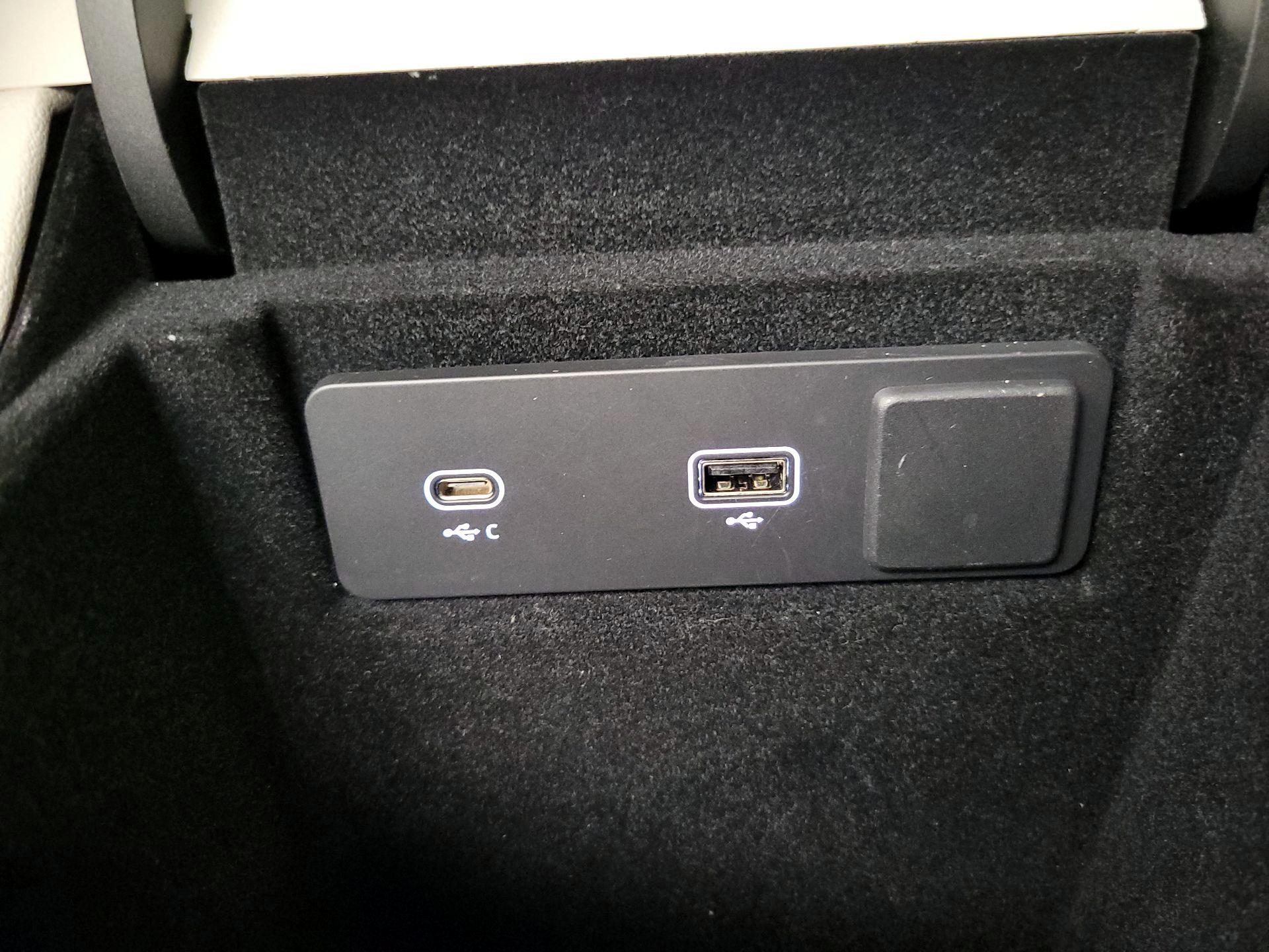 Thumbnail: 2023 Jaguar F-Pace - 19