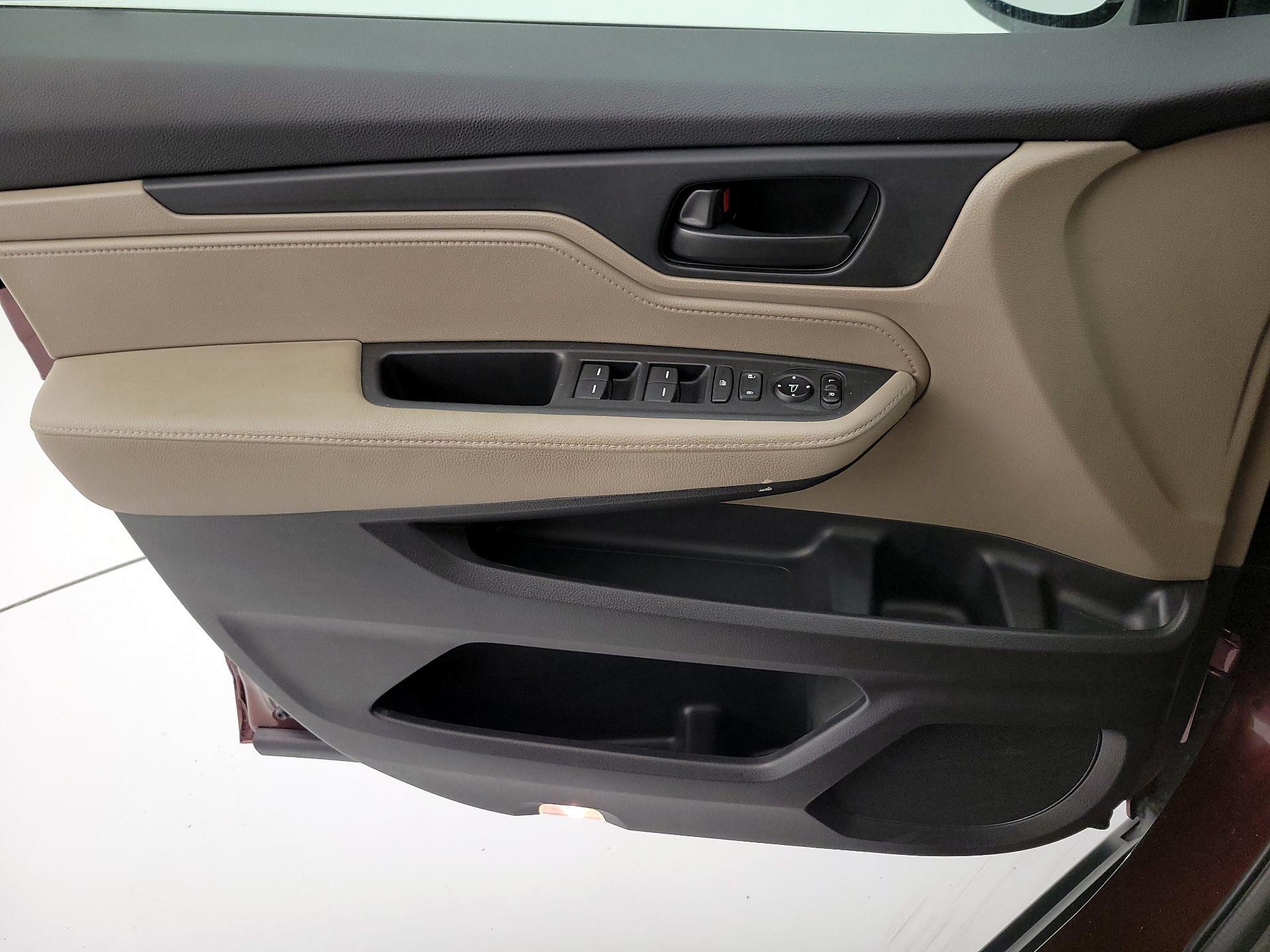 Thumbnail: 2018 Honda Odyssey - 12