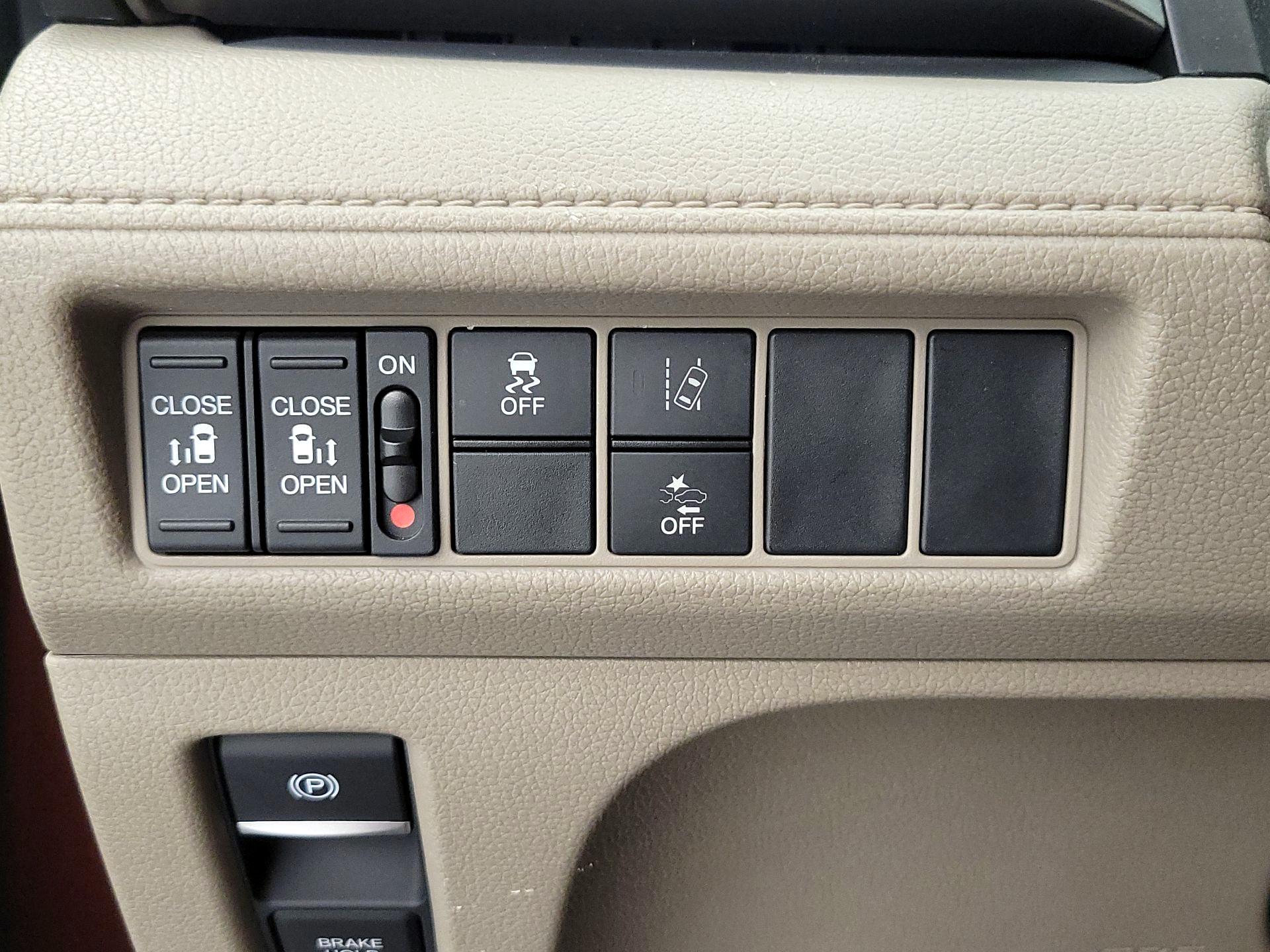 Thumbnail: 2018 Honda Odyssey - 13