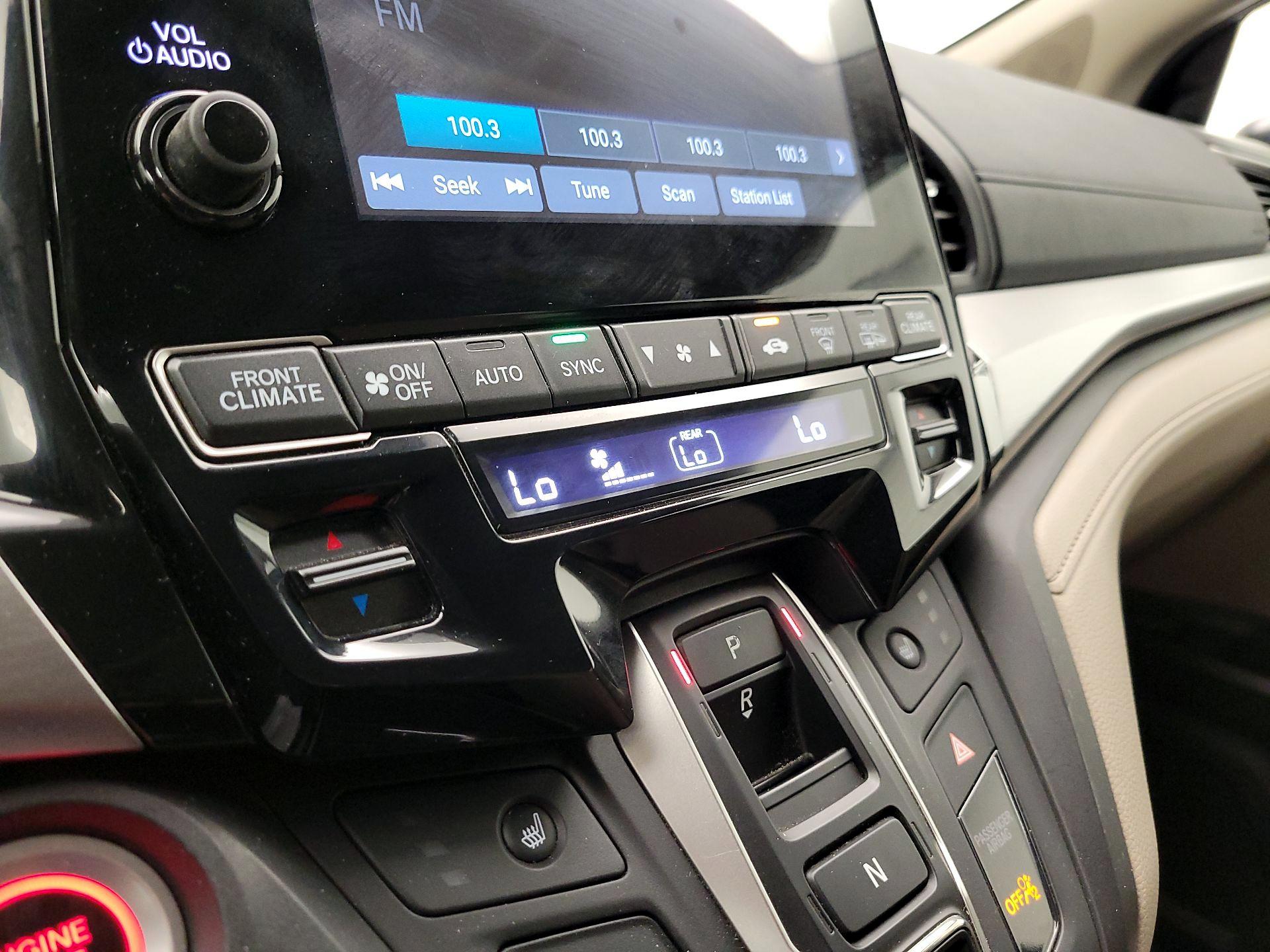 Thumbnail: 2018 Honda Odyssey - 16