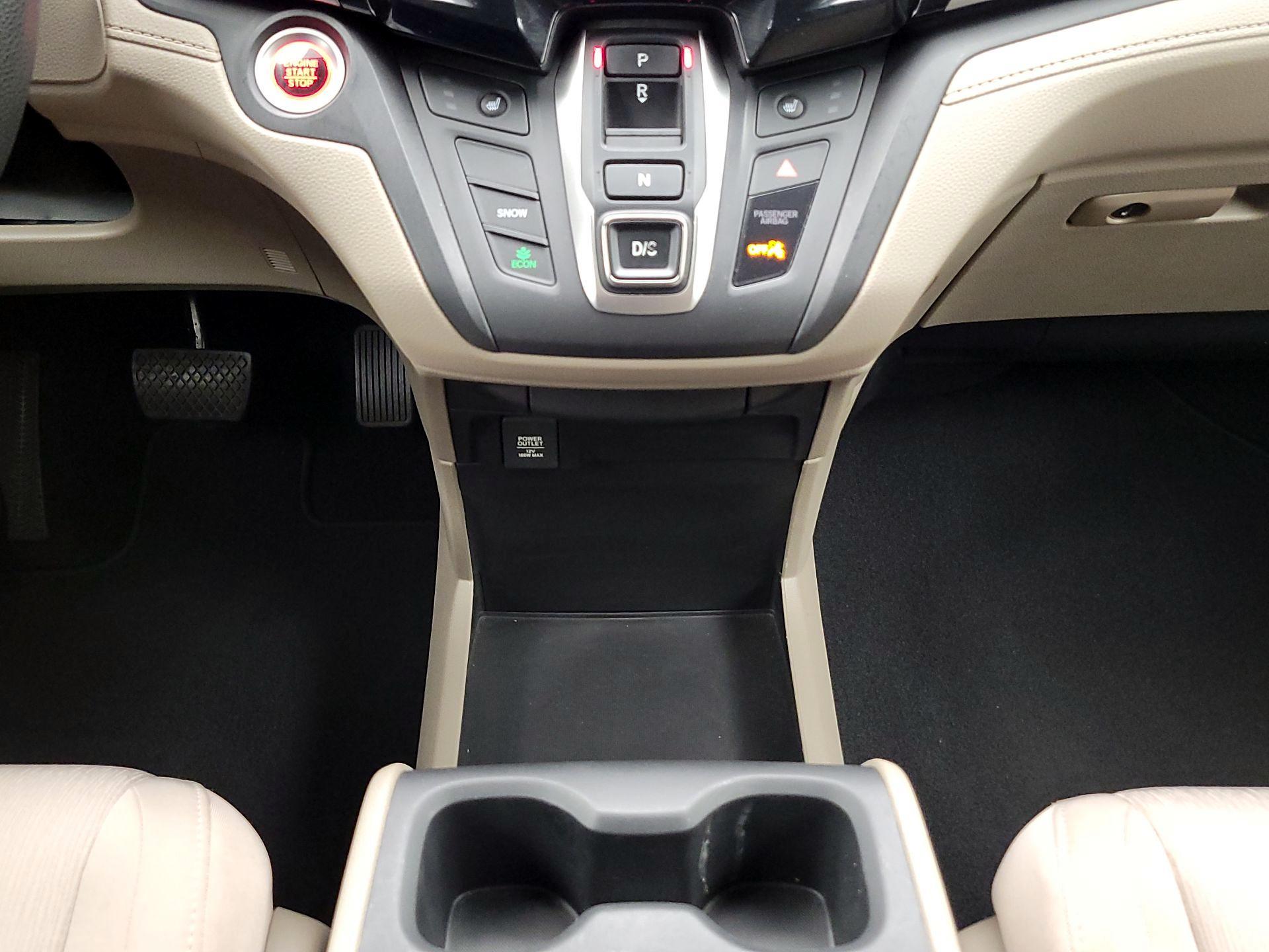 Thumbnail: 2018 Honda Odyssey - 17