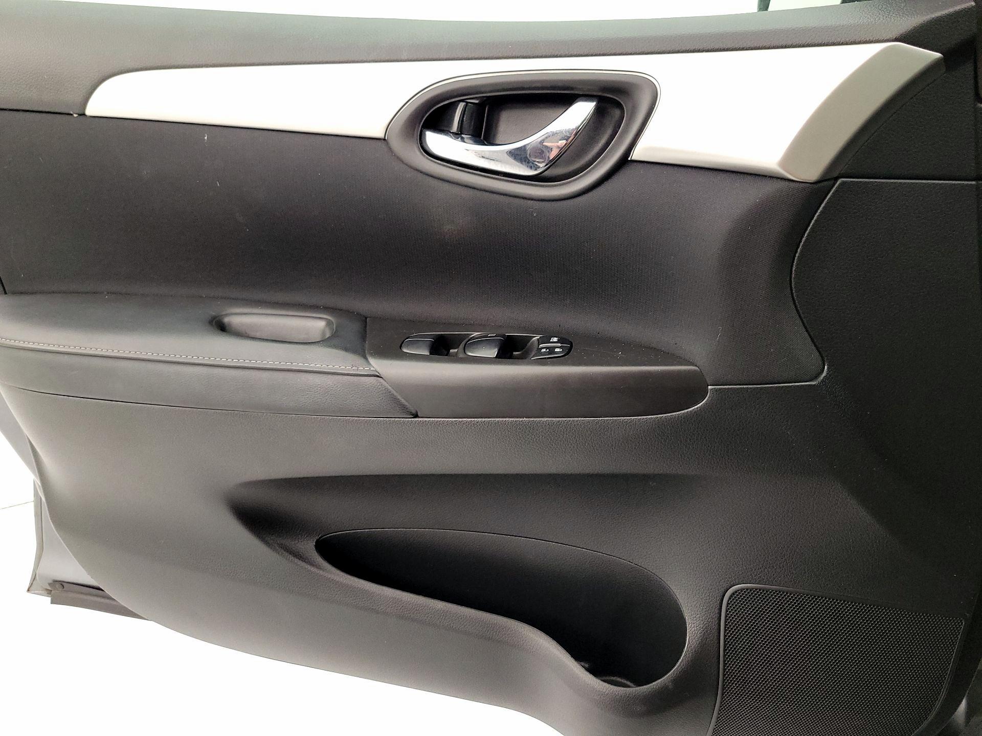 Thumbnail: 2019 Nissan Sentra - 12