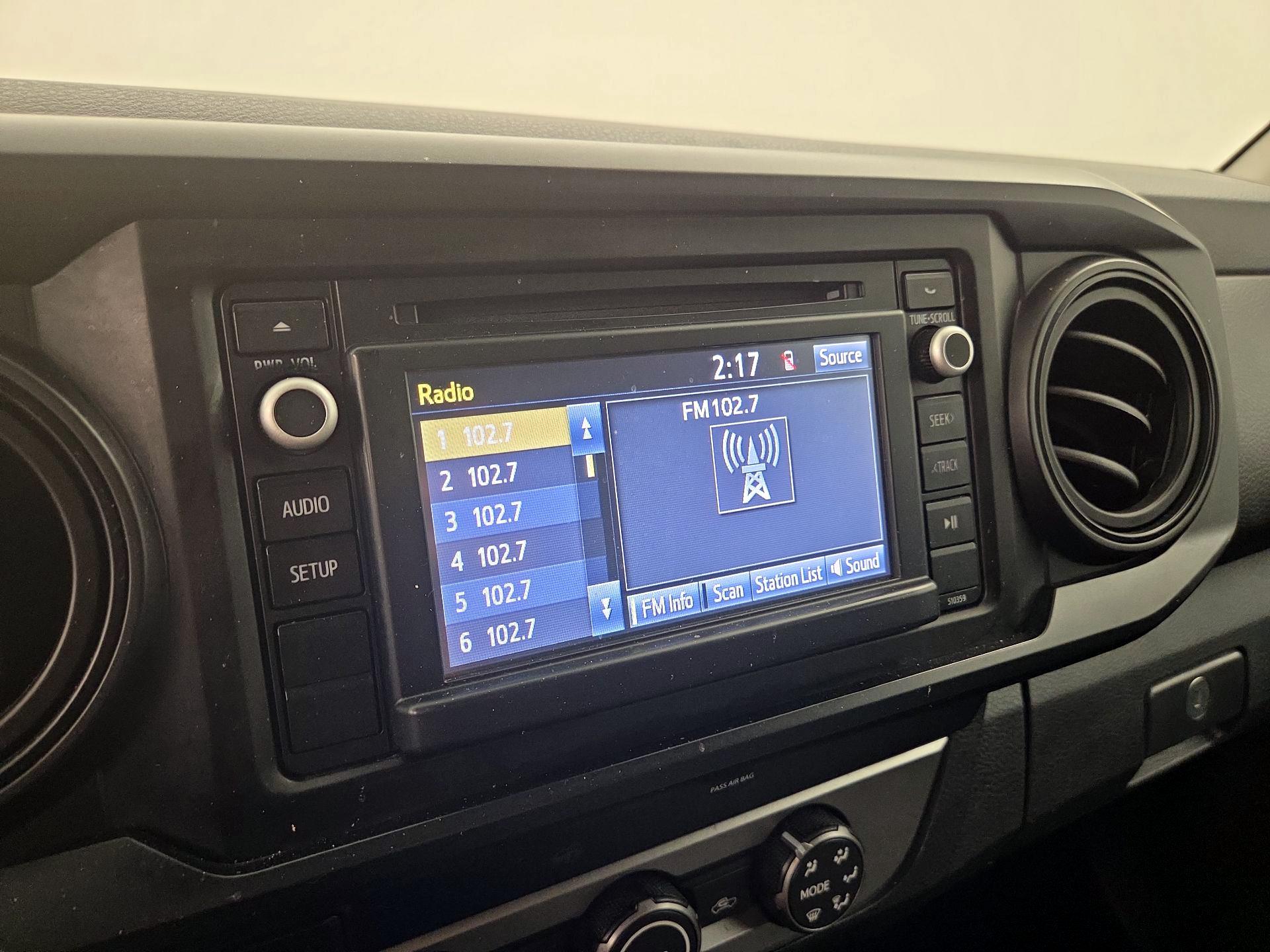 Thumbnail: 2019 Toyota Tacoma - 15