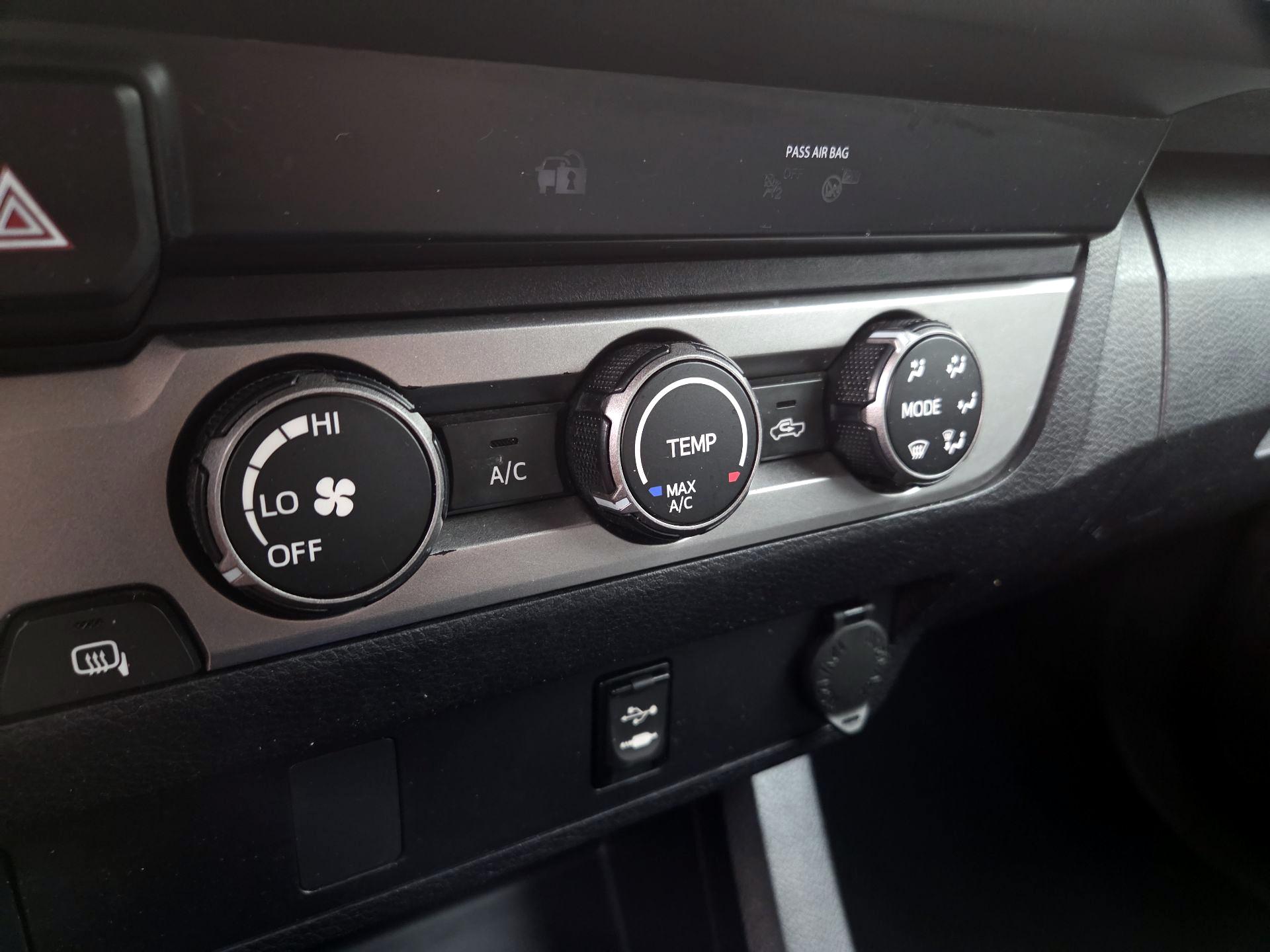 Thumbnail: 2019 Toyota Tacoma - 16