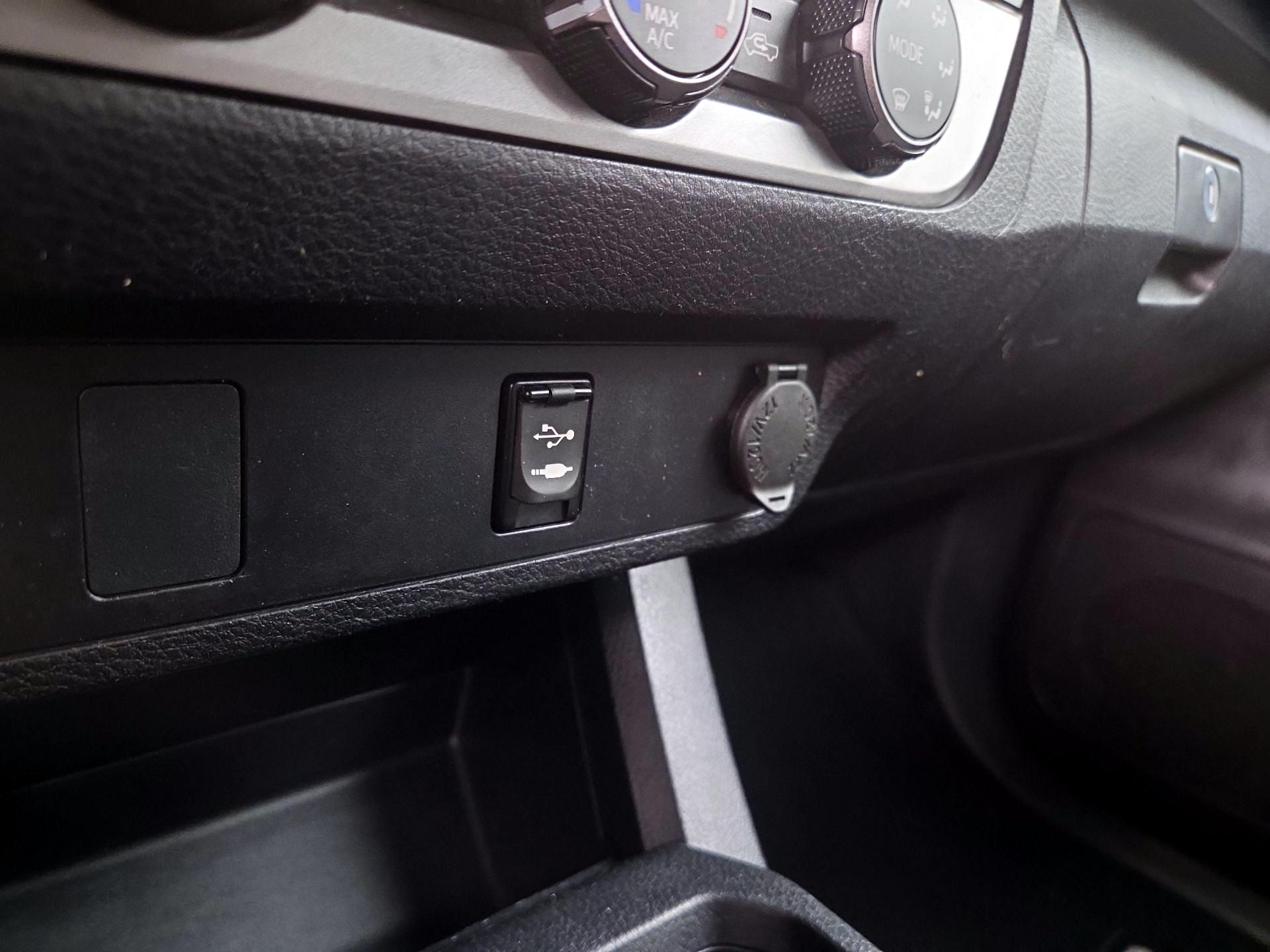 Thumbnail: 2019 Toyota Tacoma - 18