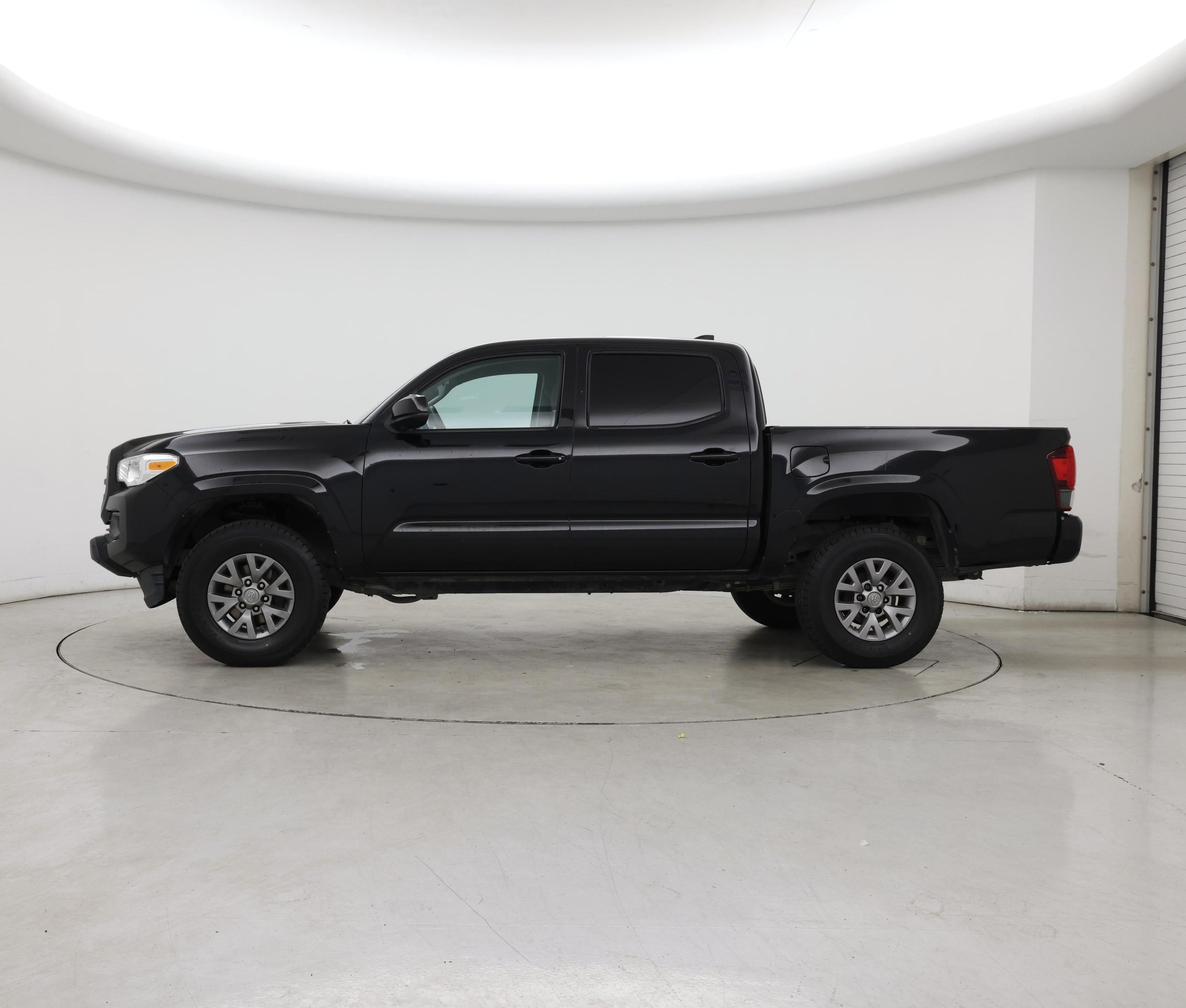 Thumbnail: 2019 Toyota Tacoma - 3