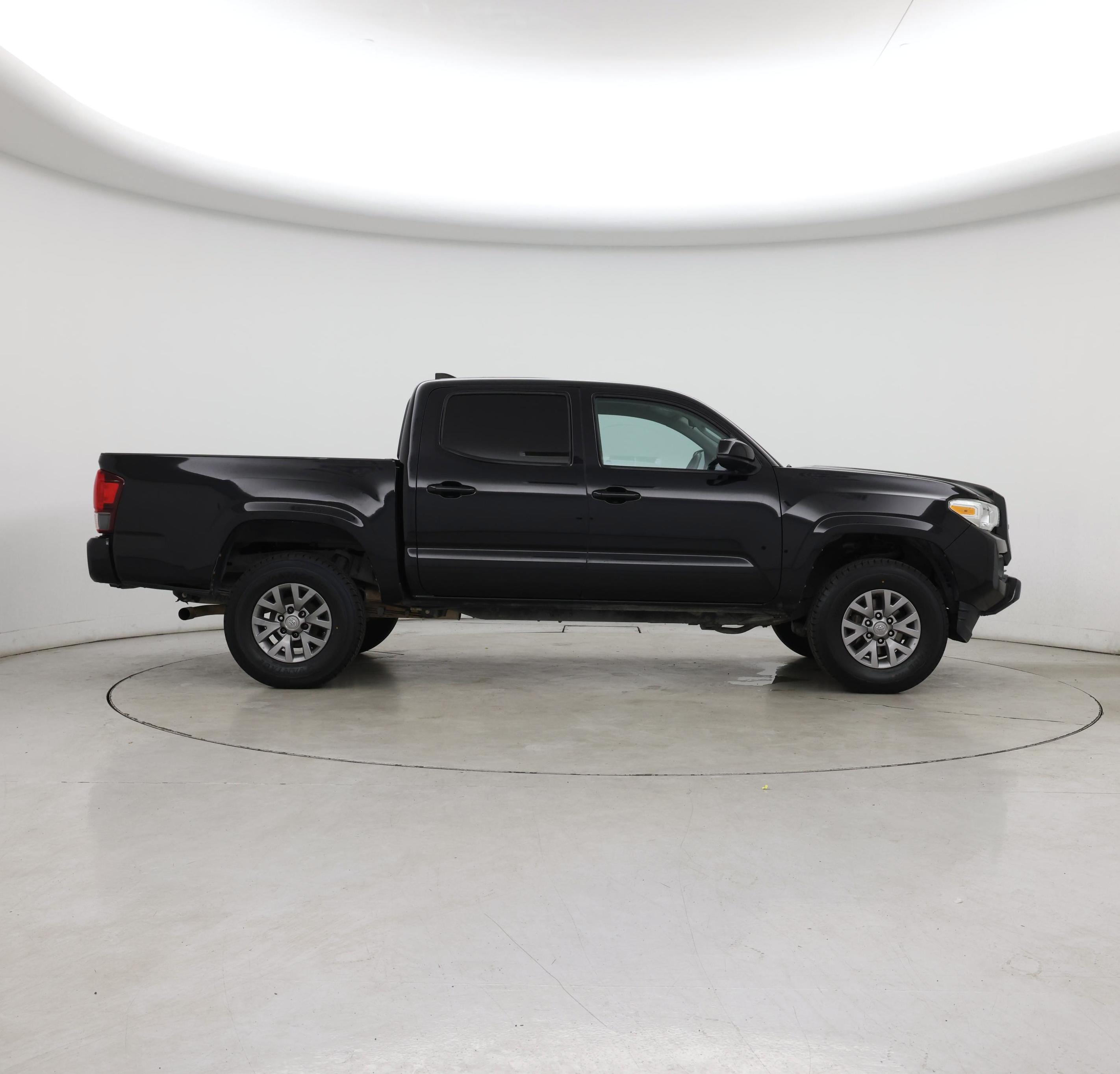 Thumbnail: 2019 Toyota Tacoma - 7