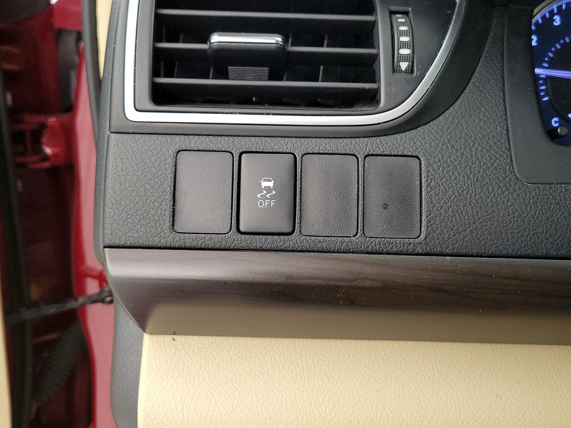 Thumbnail: 2016 Toyota Camry - 13