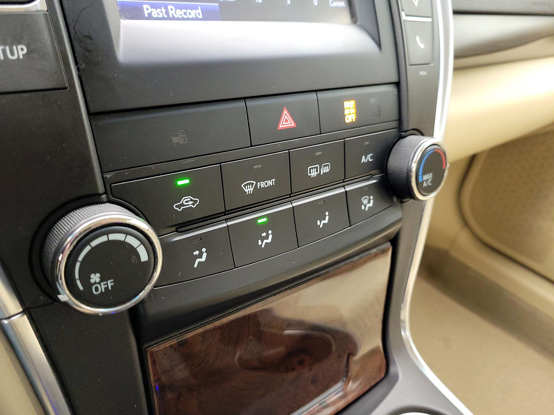 Thumbnail: 2016 Toyota Camry - 16