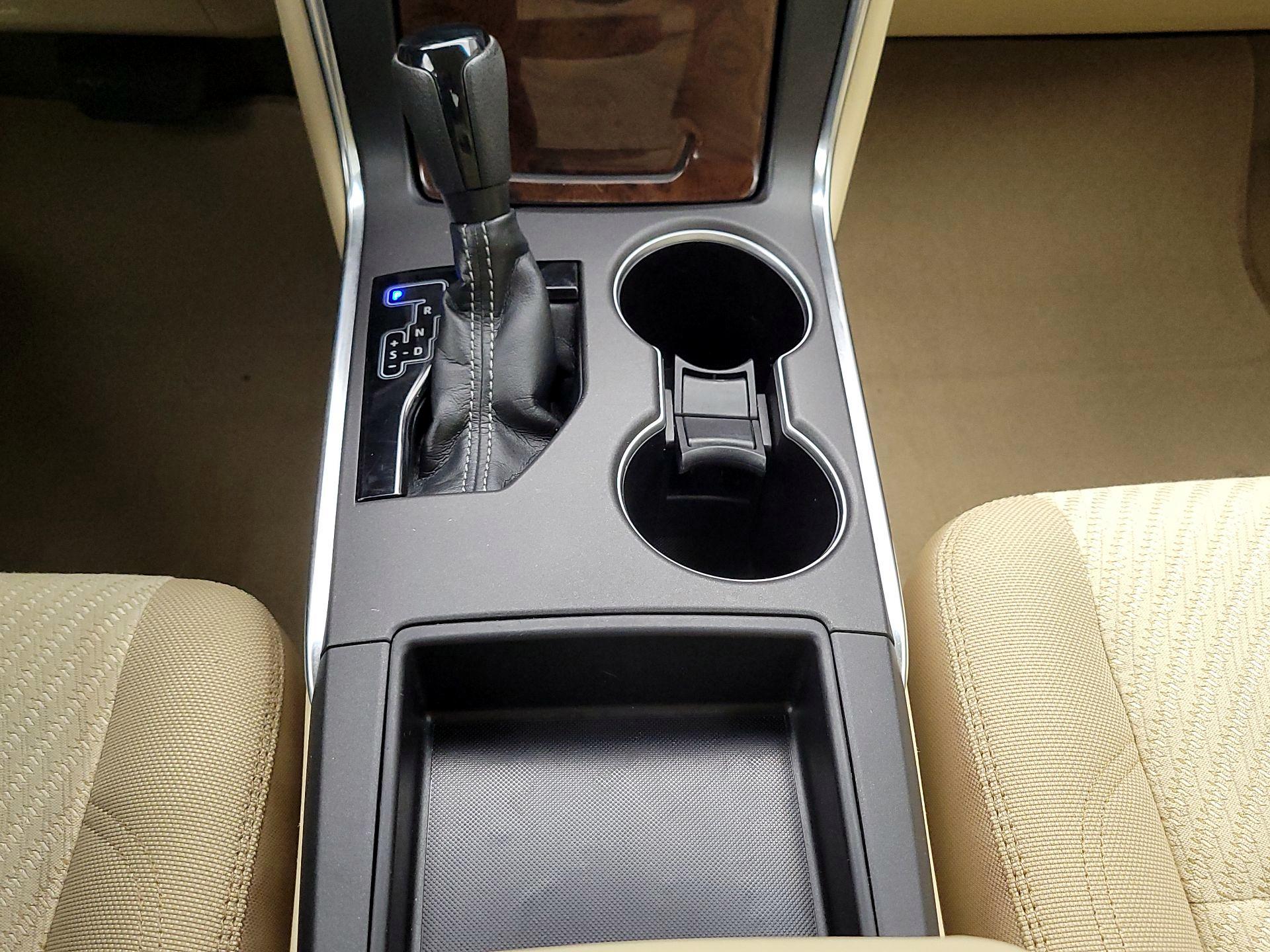 Thumbnail: 2016 Toyota Camry - 17