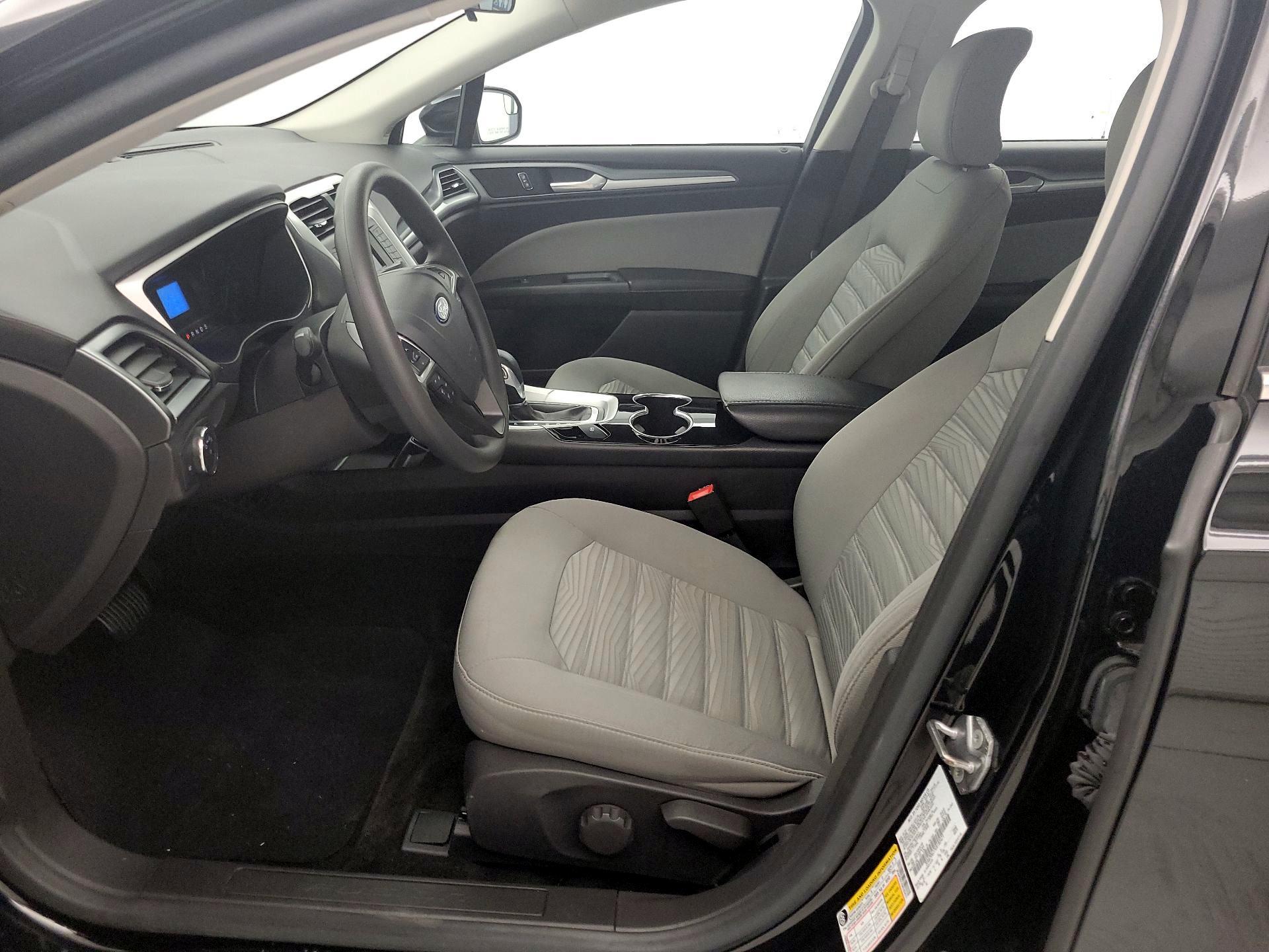 Thumbnail: 2016 Ford Fusion - 11