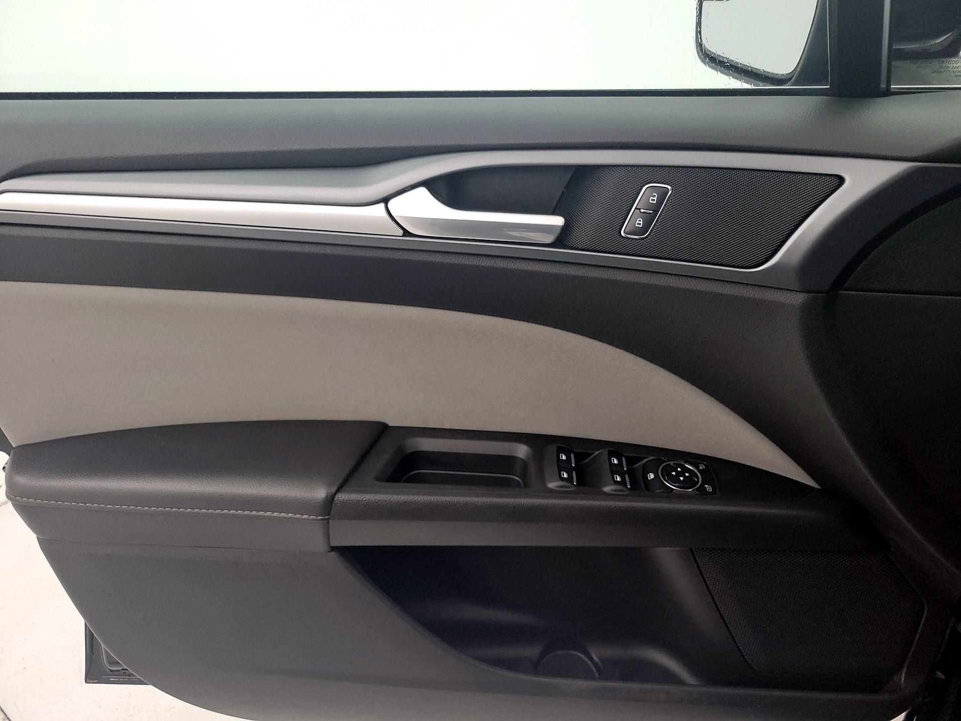 Thumbnail: 2016 Ford Fusion - 12