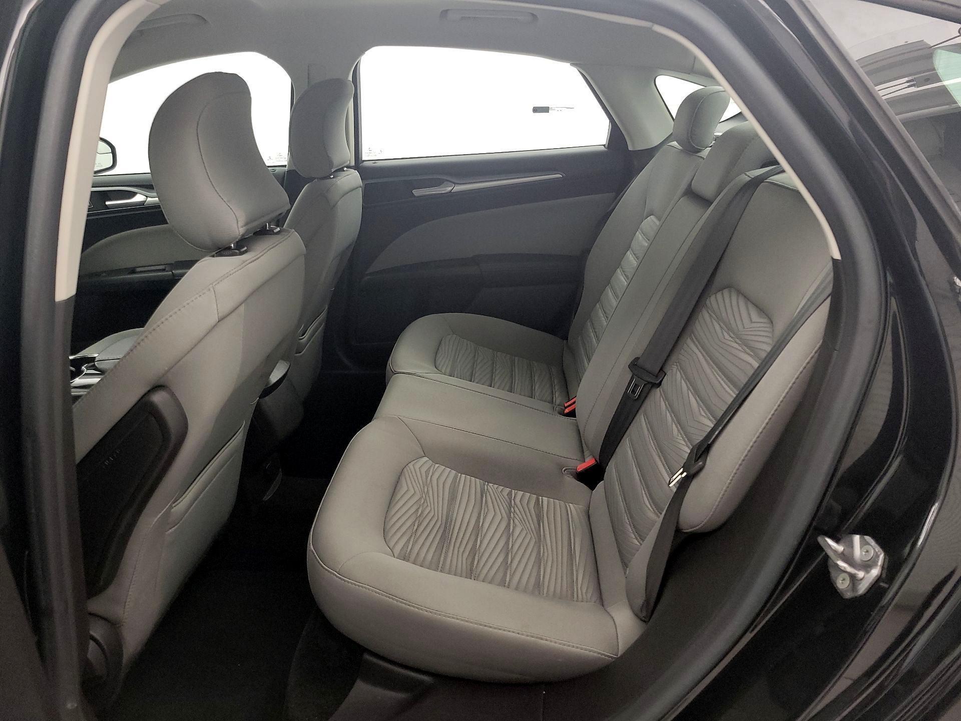 Thumbnail: 2016 Ford Fusion - 19