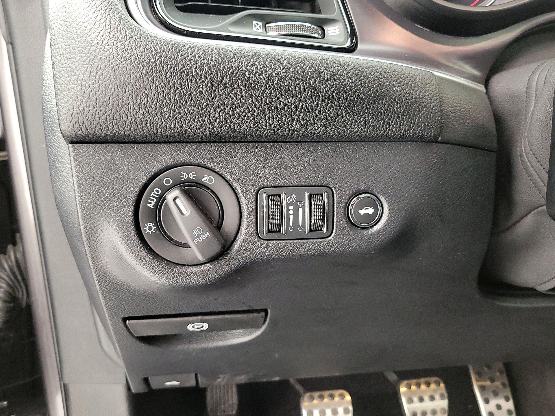 Thumbnail: 2016 Dodge Challenger - 13