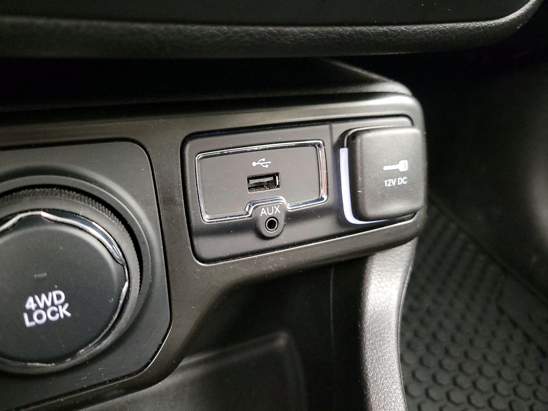 Thumbnail: 2023 Jeep Renegade - 19