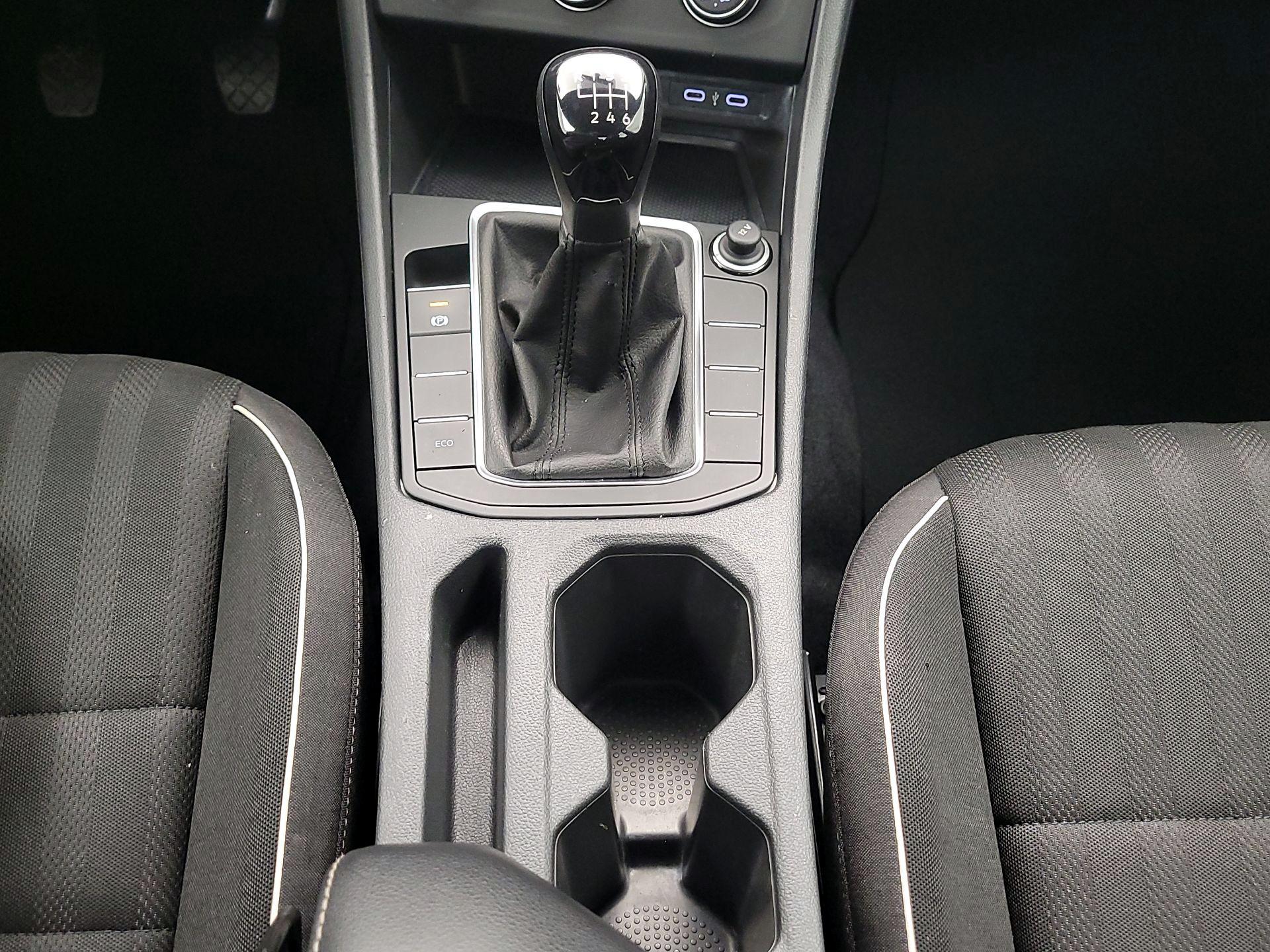 Thumbnail: 2022 Volkswagen Jetta - 17