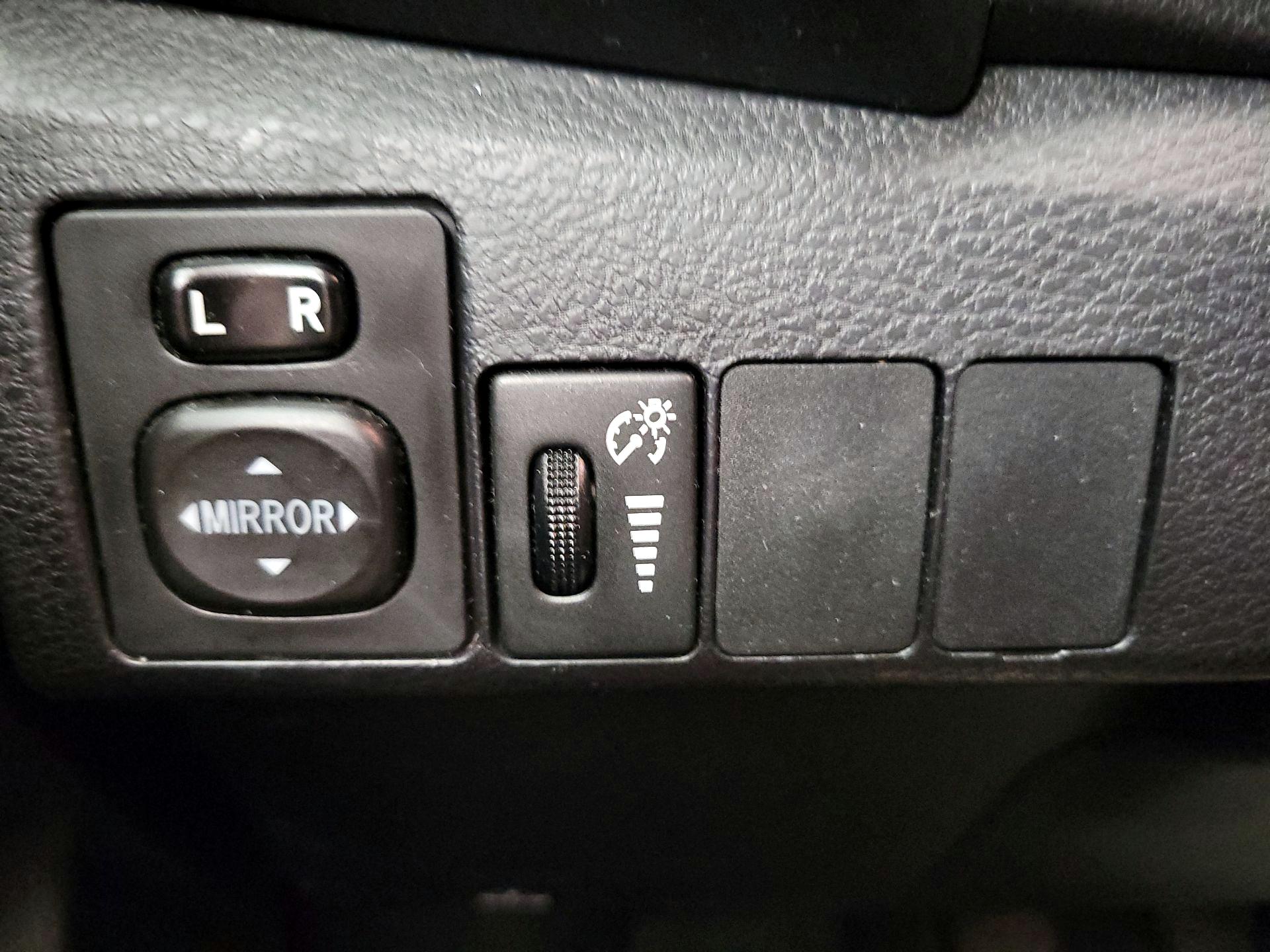 Thumbnail: 2014 Toyota Corolla - 13