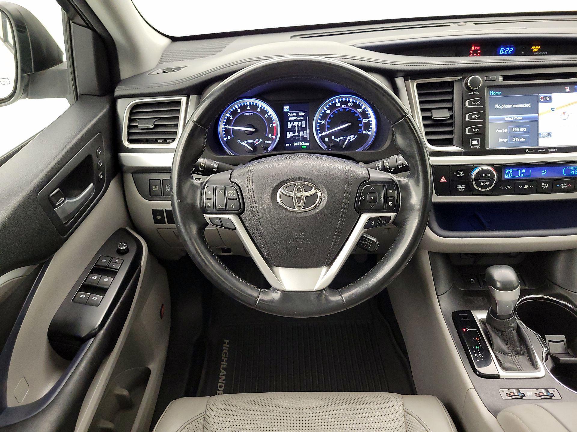 Thumbnail: 2017 Toyota Highlander - 10