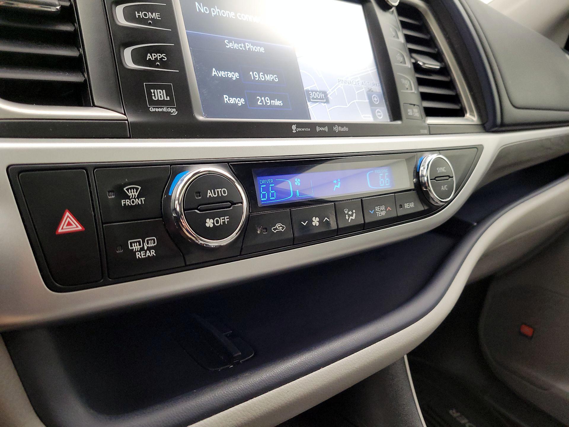 Thumbnail: 2017 Toyota Highlander - 17