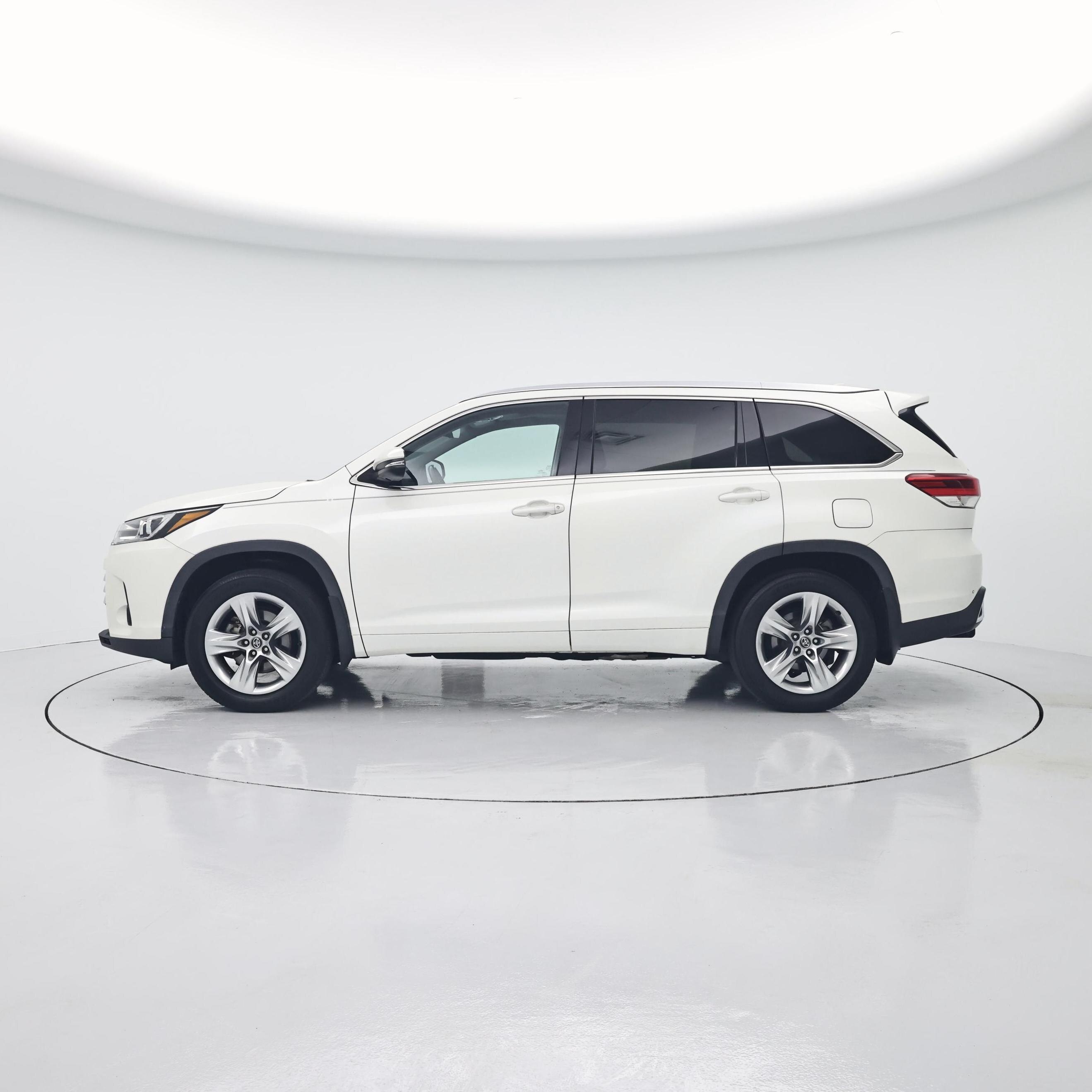 Thumbnail: 2017 Toyota Highlander - 3