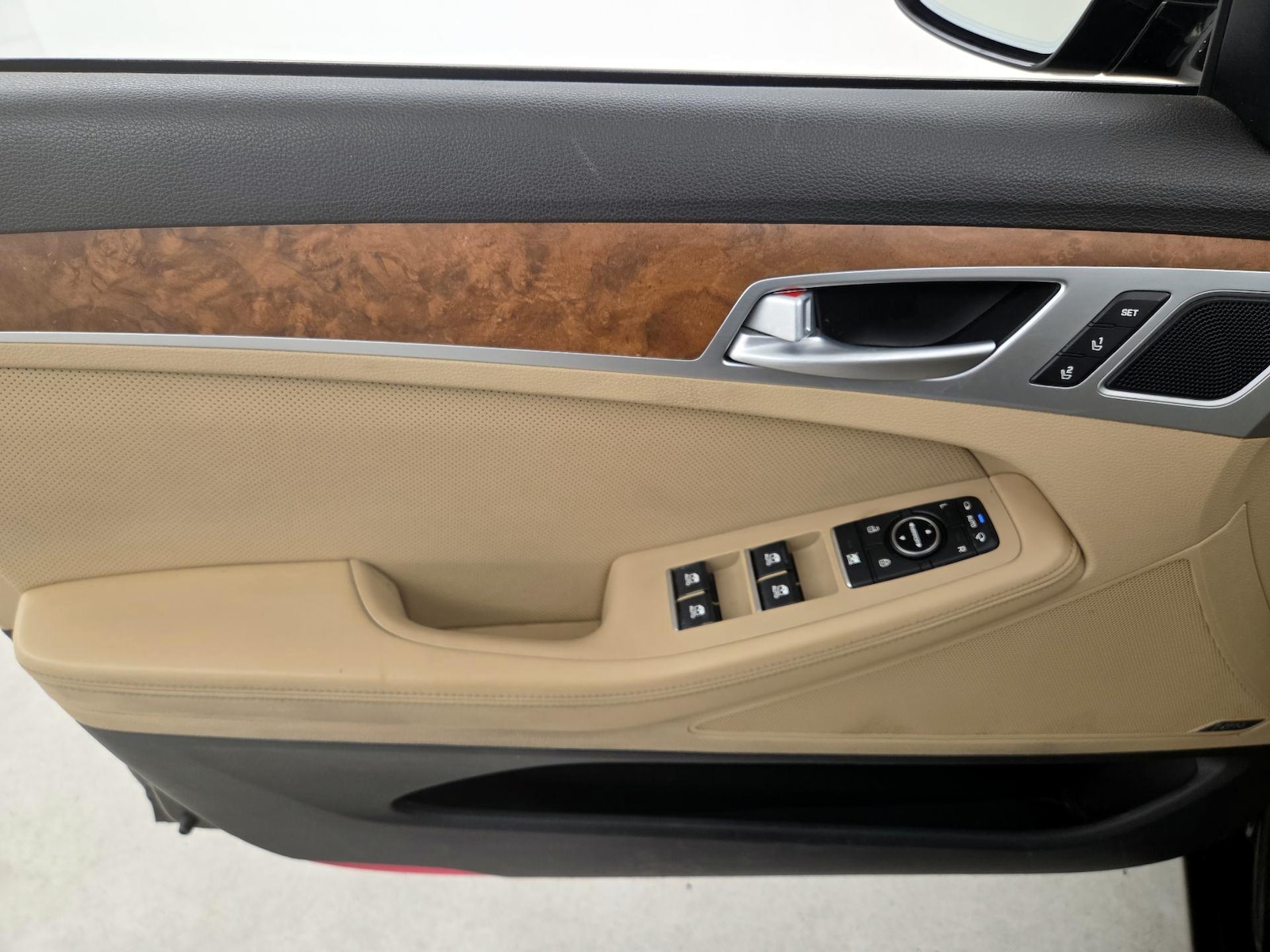 2015 Hyundai Genesis Base - Photo 13