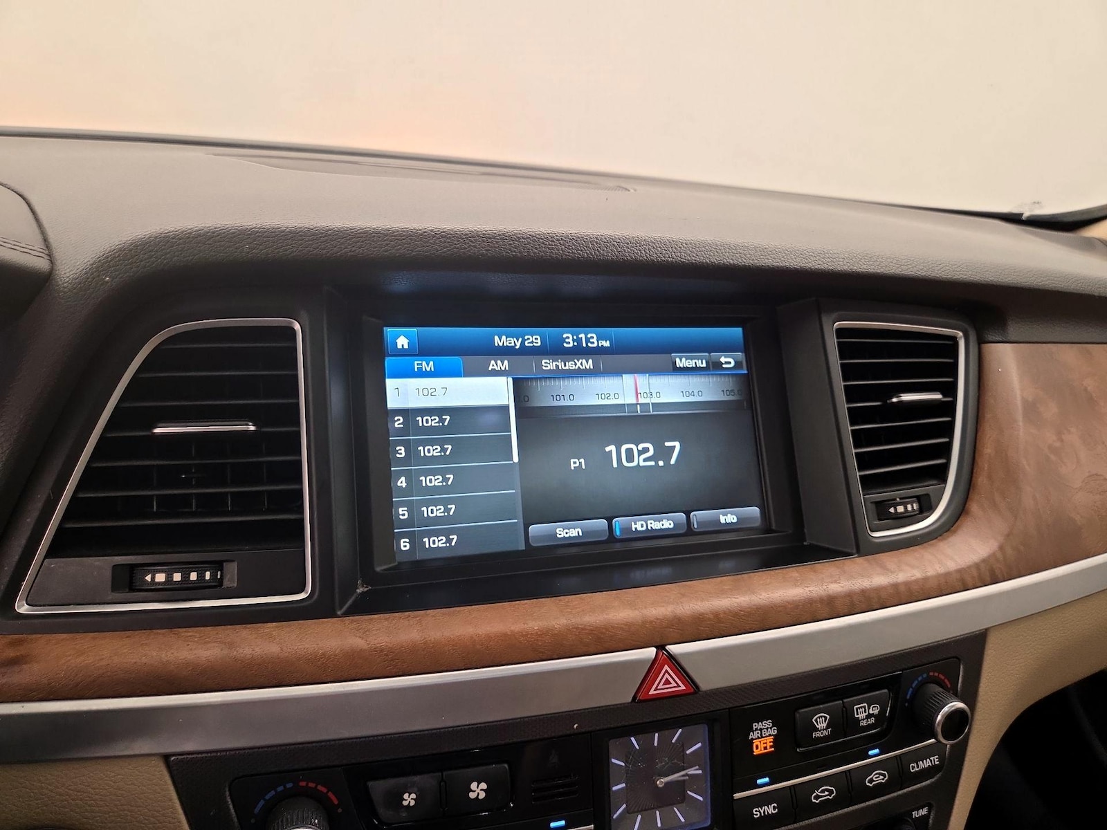 2015 Hyundai Genesis Base - Photo 17