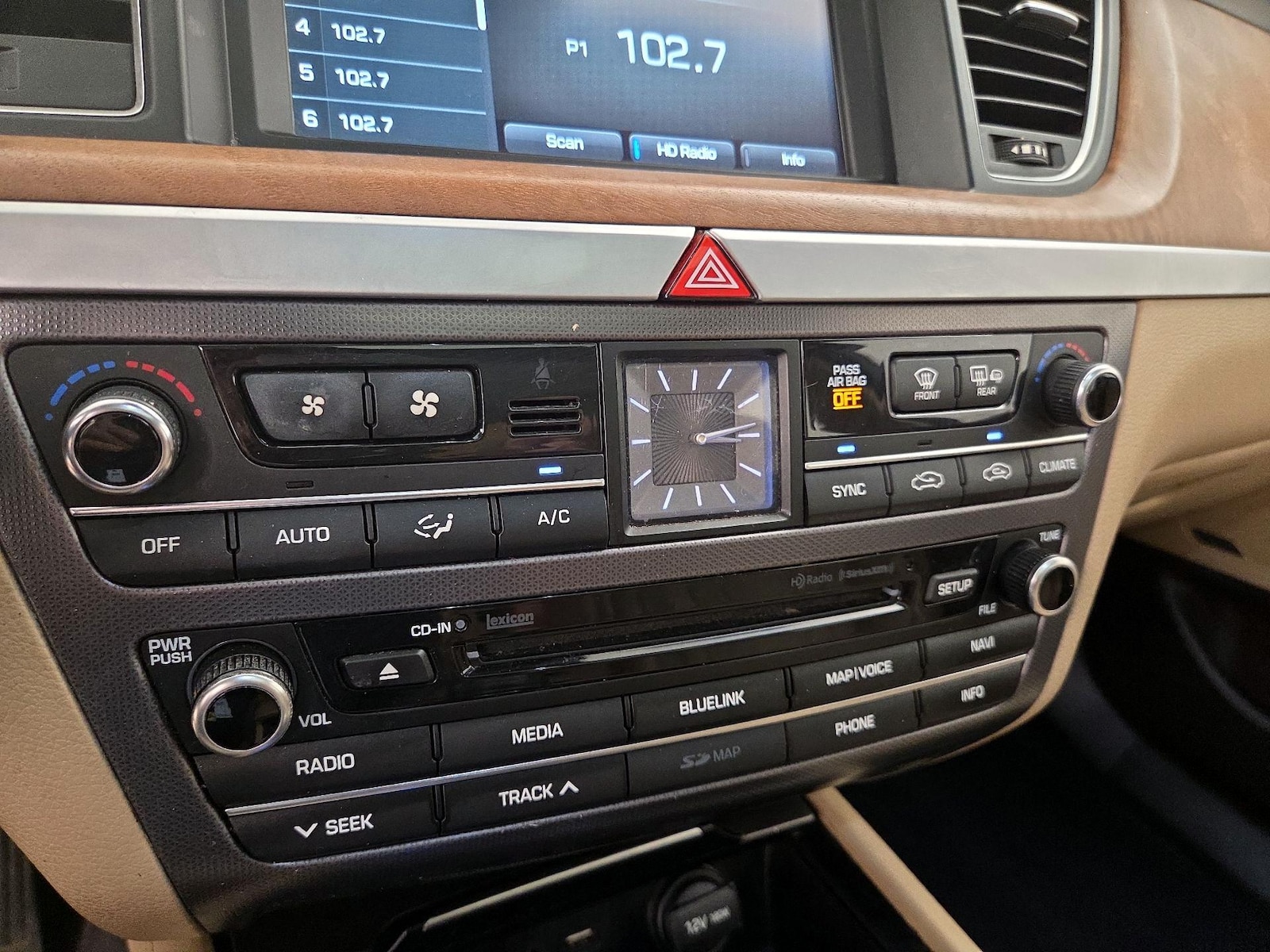 2015 Hyundai Genesis Base - Photo 18