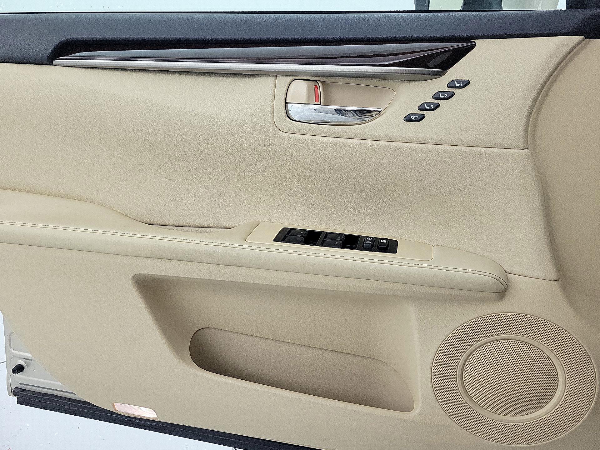 Thumbnail: 2014 Lexus ES - 12