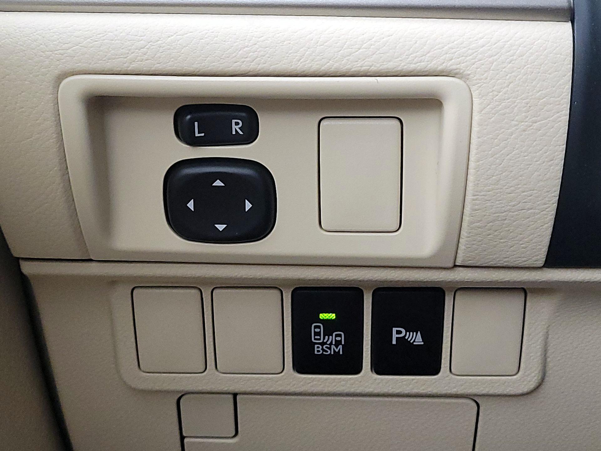 Thumbnail: 2014 Lexus ES - 13