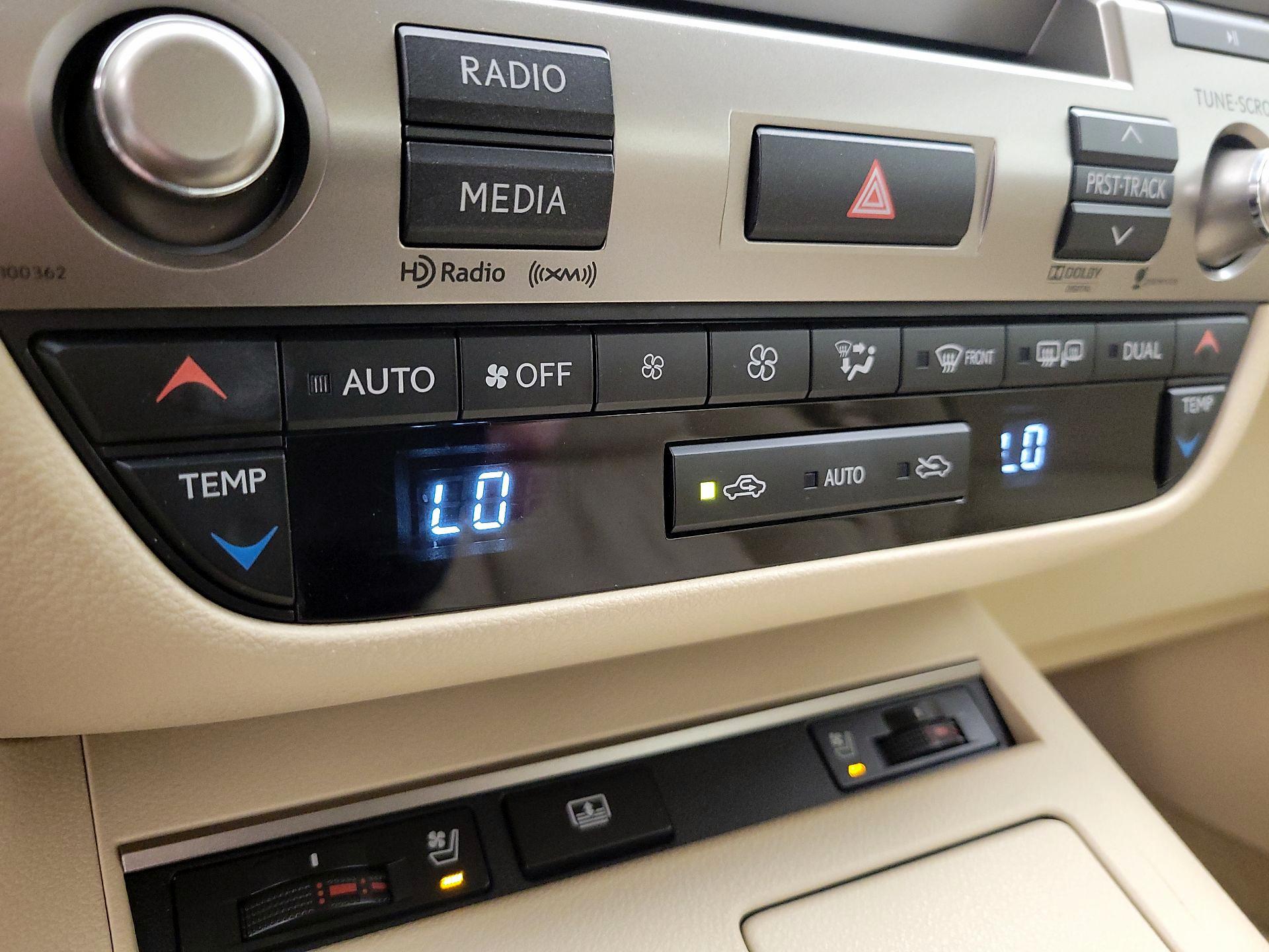 Thumbnail: 2014 Lexus ES - 17