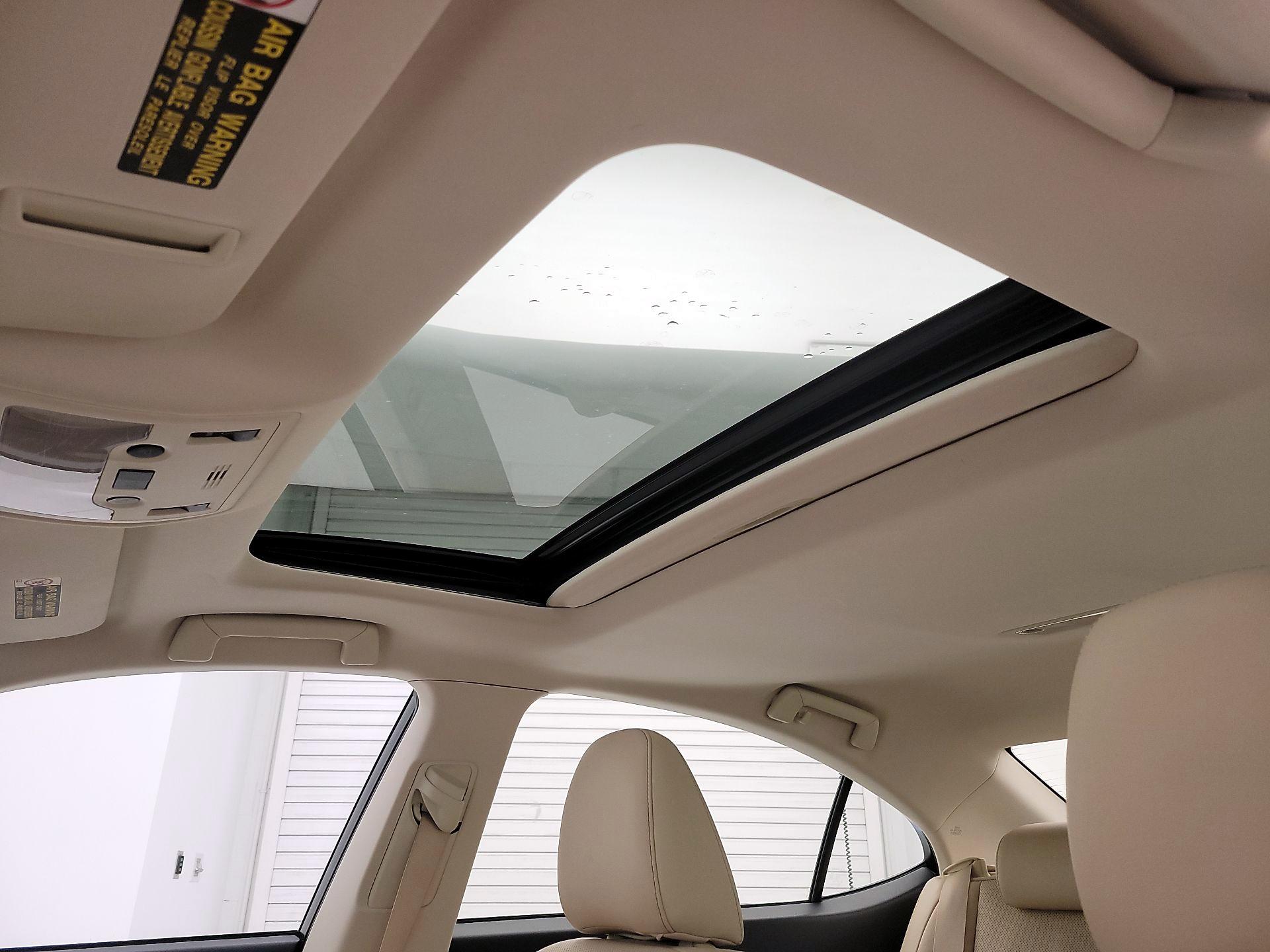 Thumbnail: 2014 Lexus ES - 20