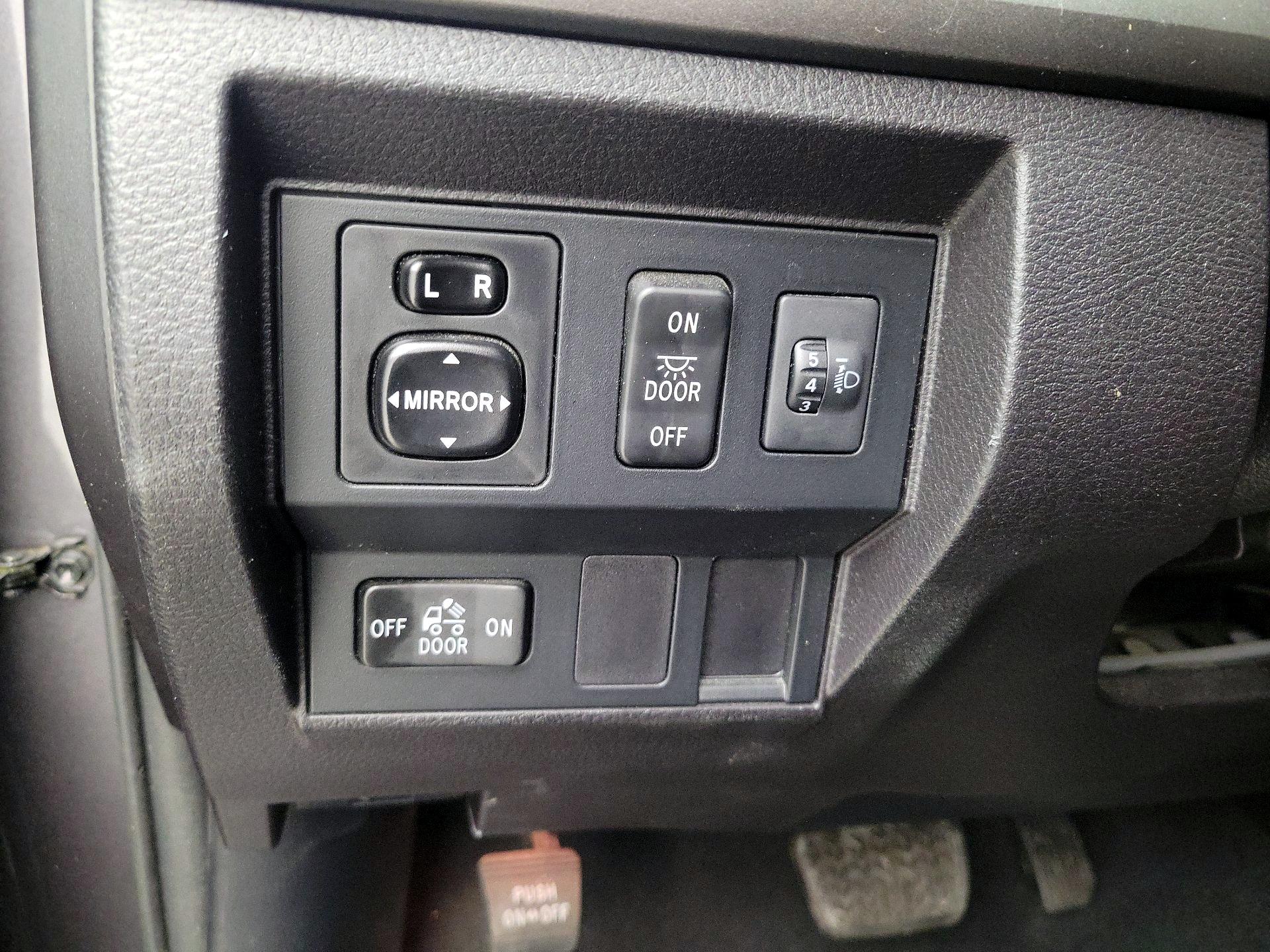 Thumbnail: 2015 Toyota Tundra - 13